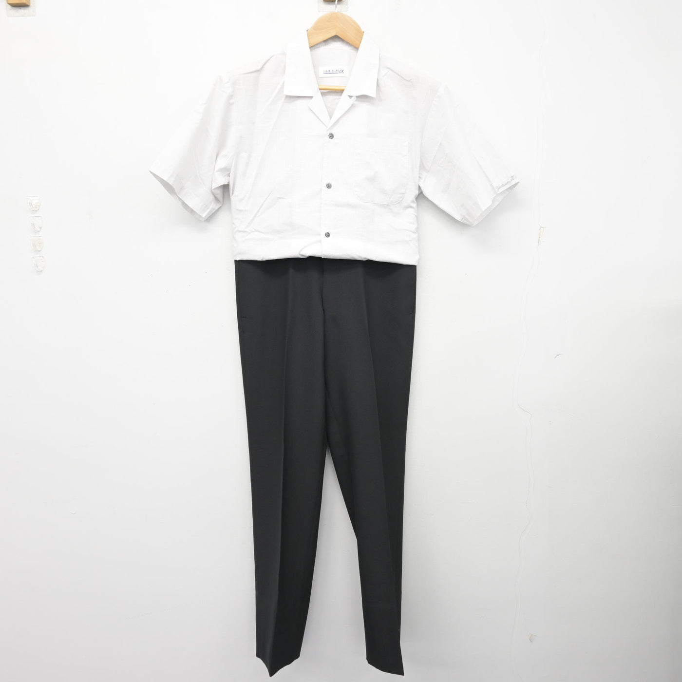 中古】富山県 八尾高等学校 男子制服 2点 (シャツ・ズボン) sf109367 中古】富山県 八尾高等学校 男子制服 2点 (シャツ・ズボン) sf109367