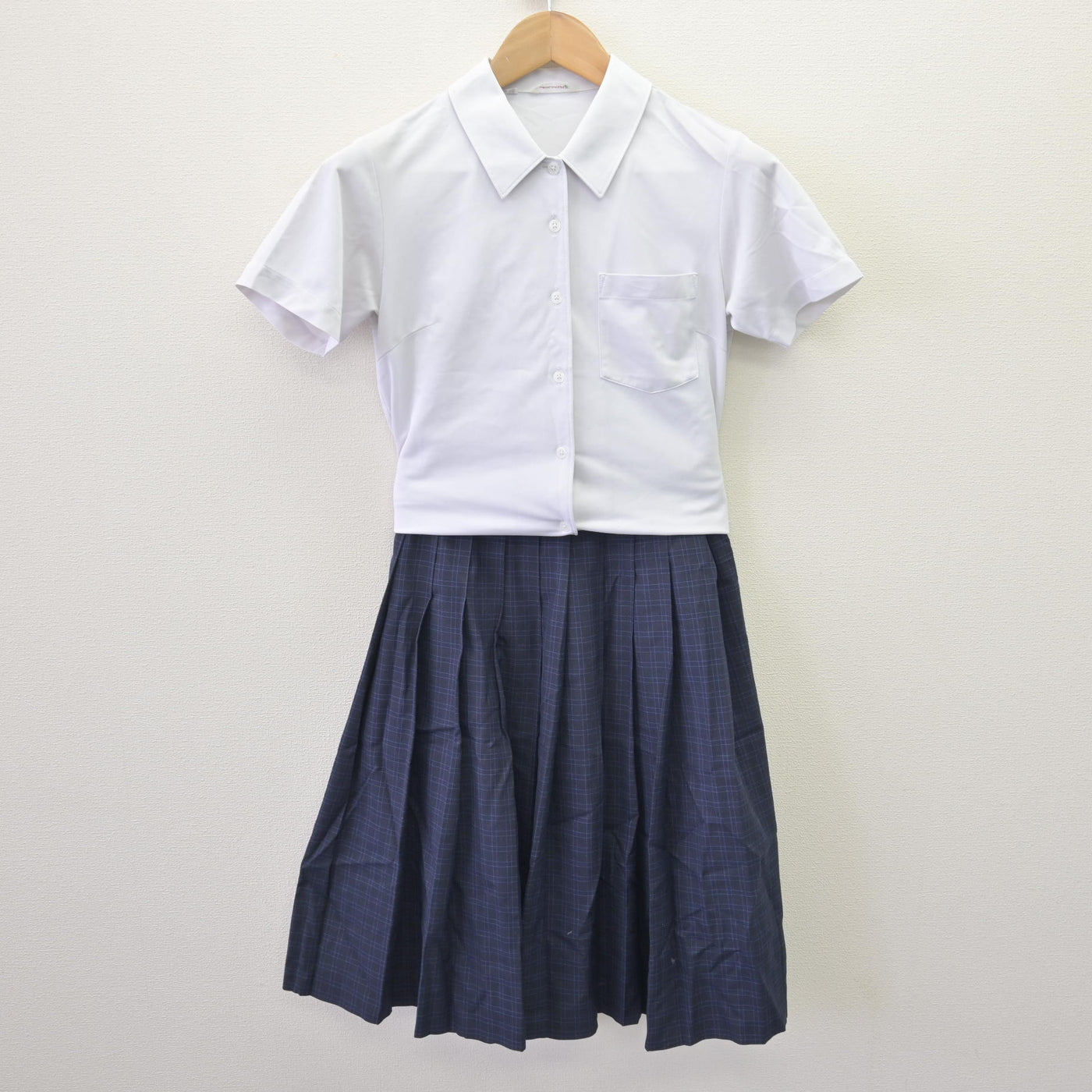 【中古】福岡県 福岡市内中学新標準服 女子制服 2点 (シャツ・スカート) sf110014