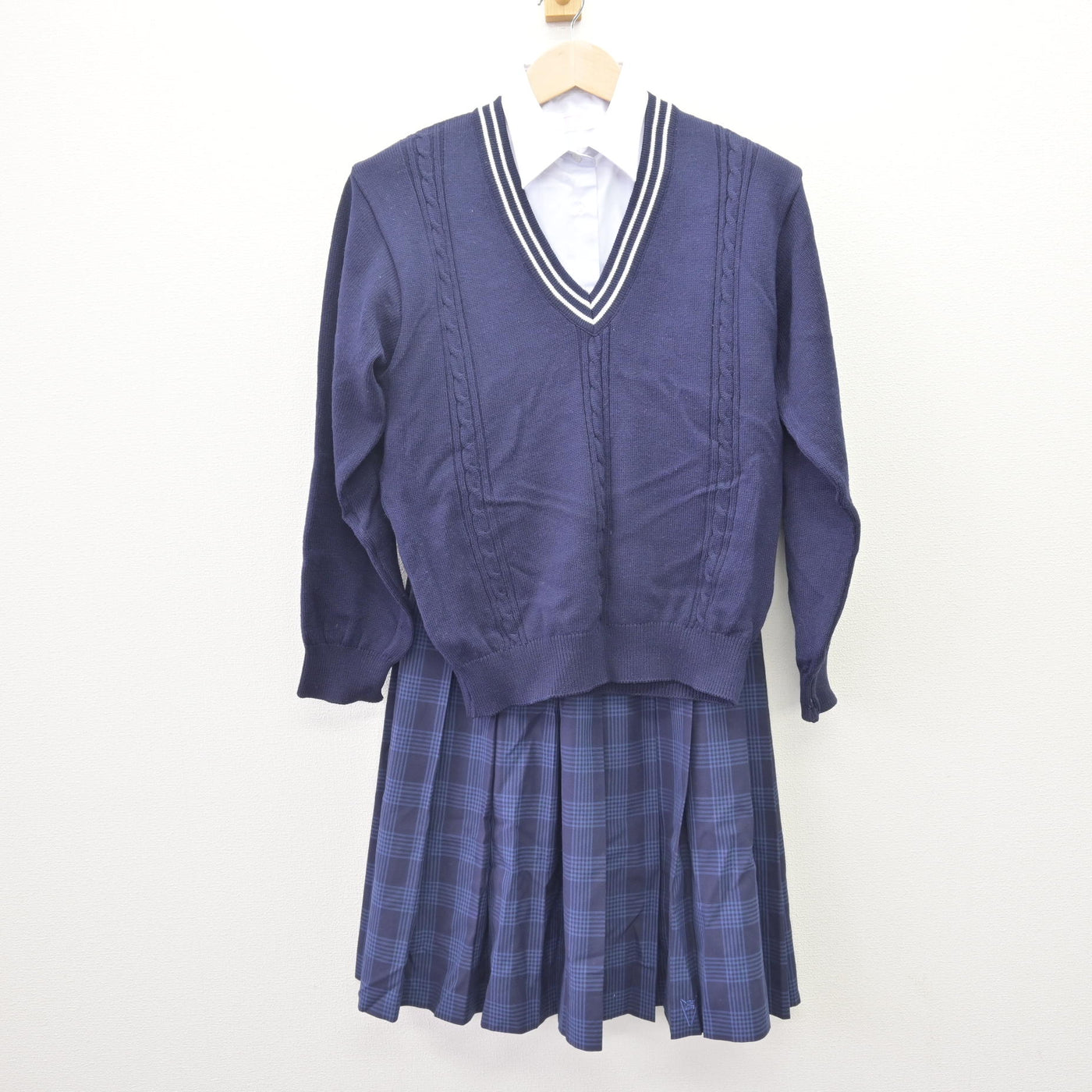 【中古】鹿児島県 錦江湾高等学校/旧制服 女子制服 3点 (ニット・シャツ・スカート) sf110050