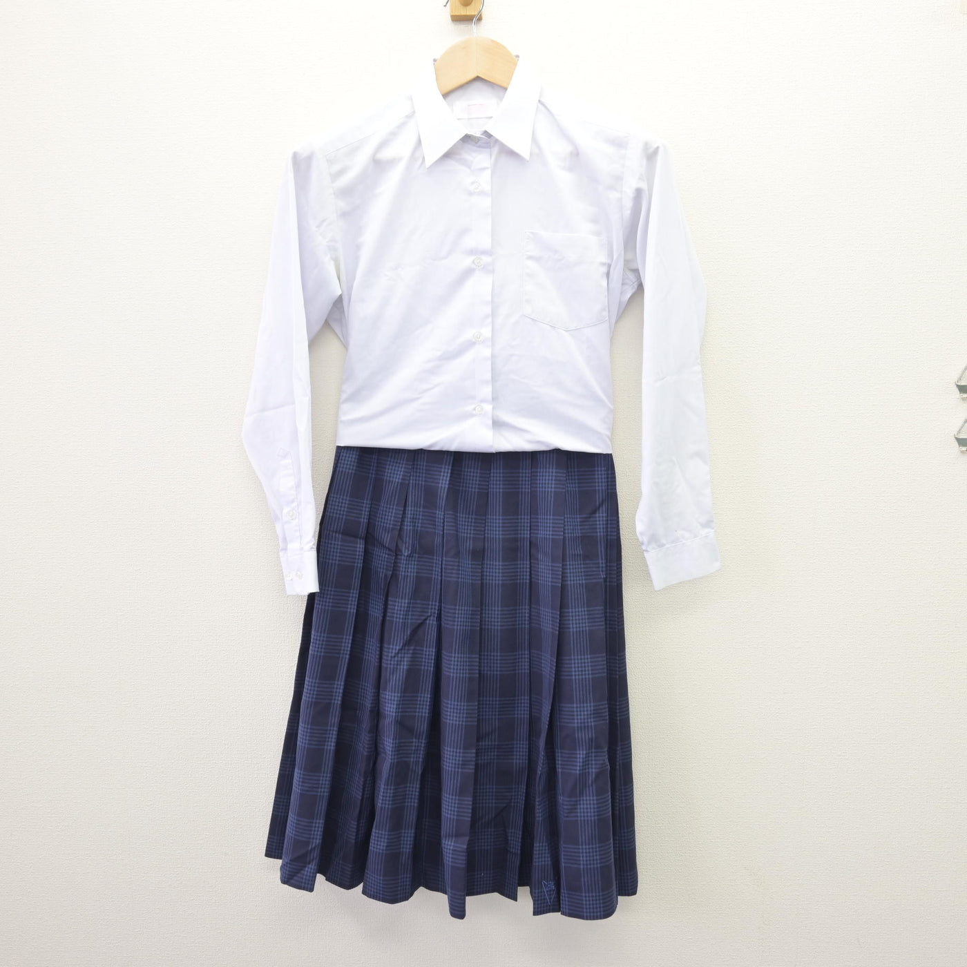 【中古】鹿児島県 錦江湾高等学校/旧制服 女子制服 3点 (ニット・シャツ・スカート) sf110050