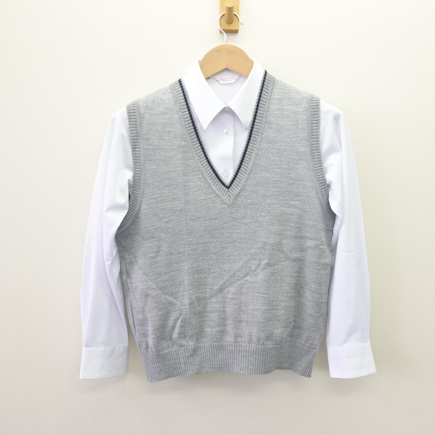 【中古】北海道 北海道東川高等学校 女子制服 2点 (ニットベスト・シャツ) sf110112