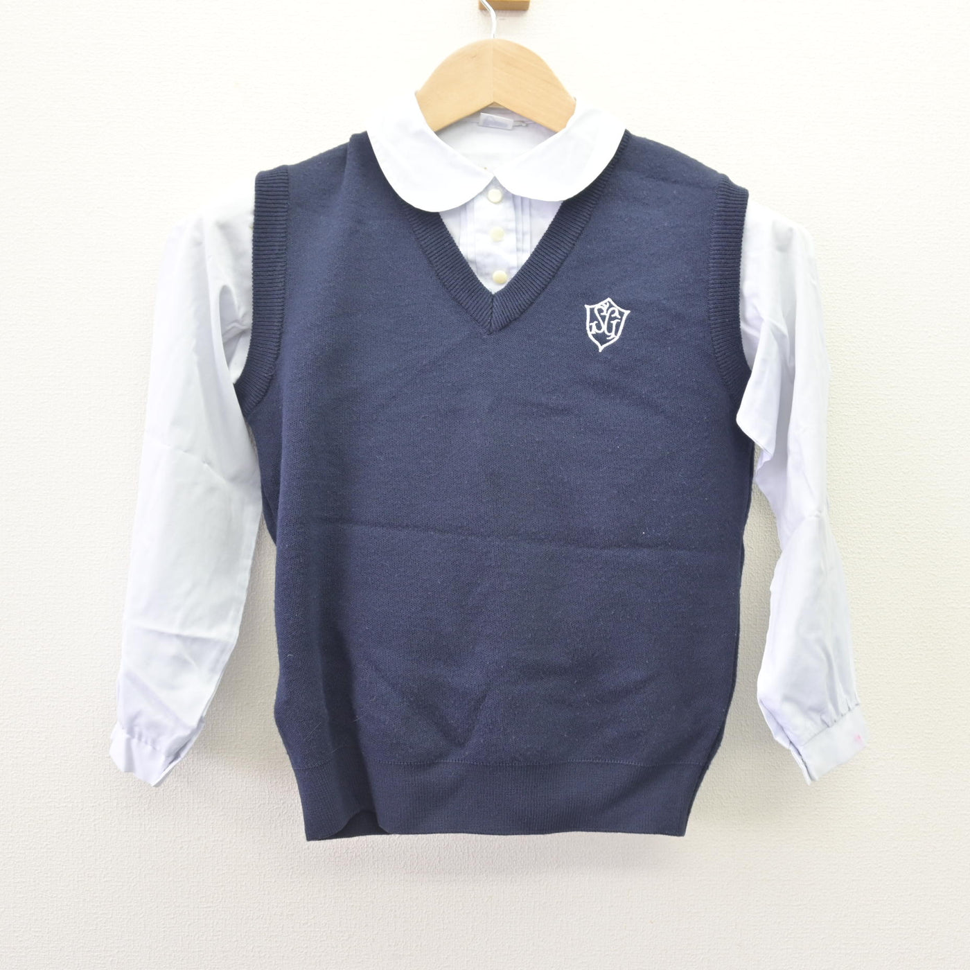 【中古】東京都 サレジアン国際学園目黒星美小学校 女子制服 2点 (ニットベスト・シャツ) sf110116