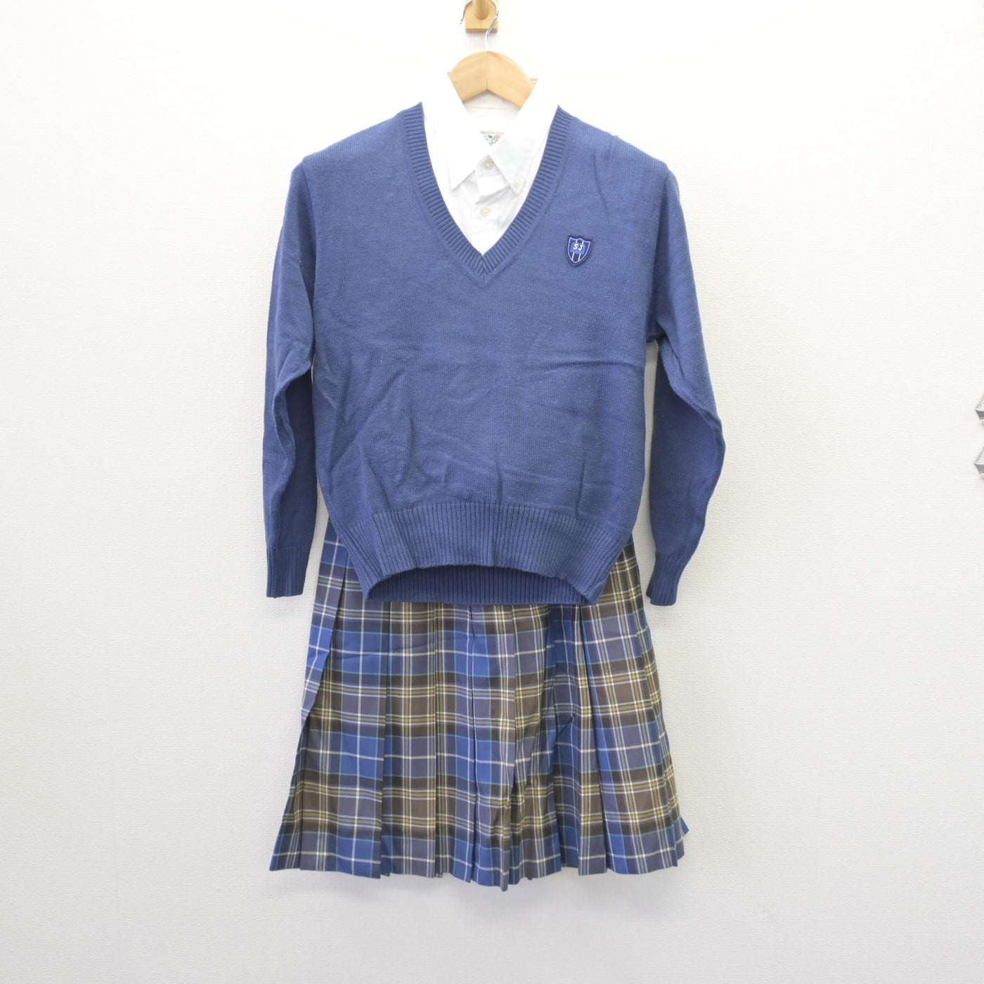 【中古】東京都 品川女子学院中等部・高等部 女子制服 4点 (ニット・シャツ・スカート) sf110139