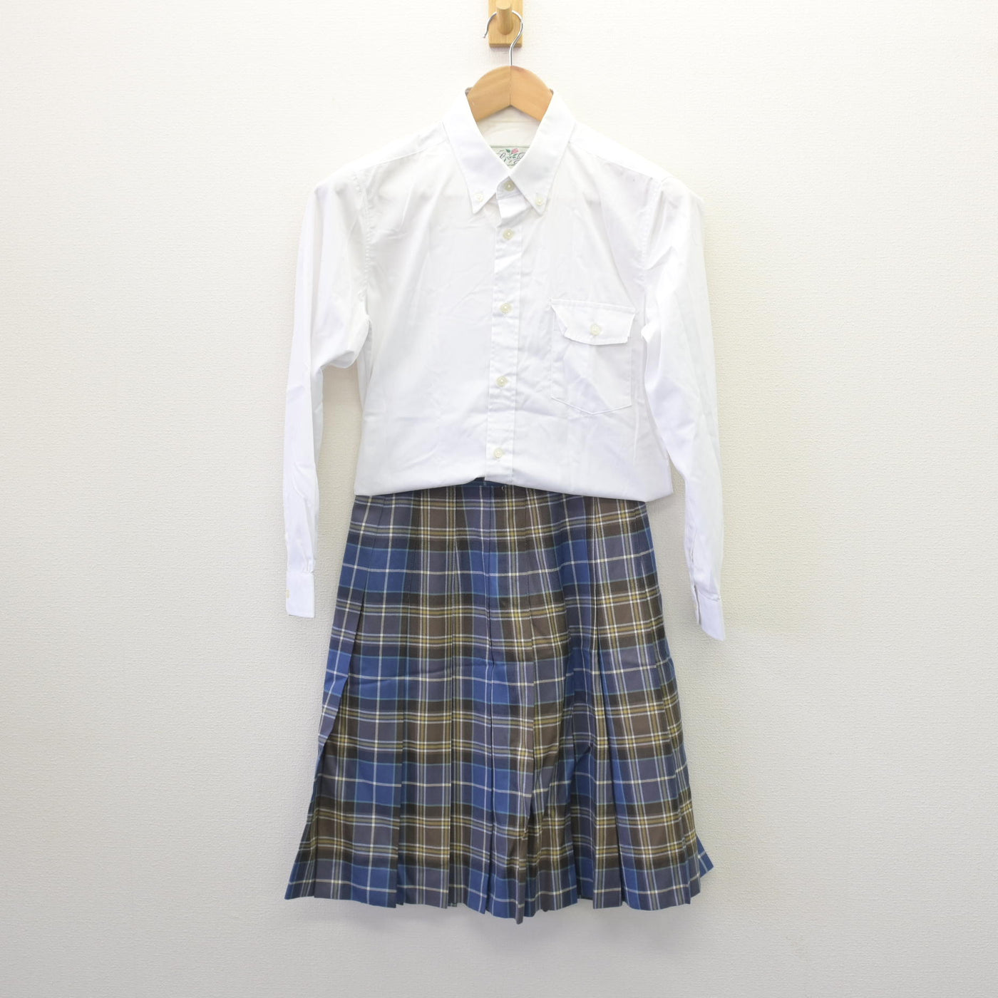 【中古】東京都 品川女子学院中等部・高等部 女子制服 4点 (ニット・シャツ・スカート) sf110139