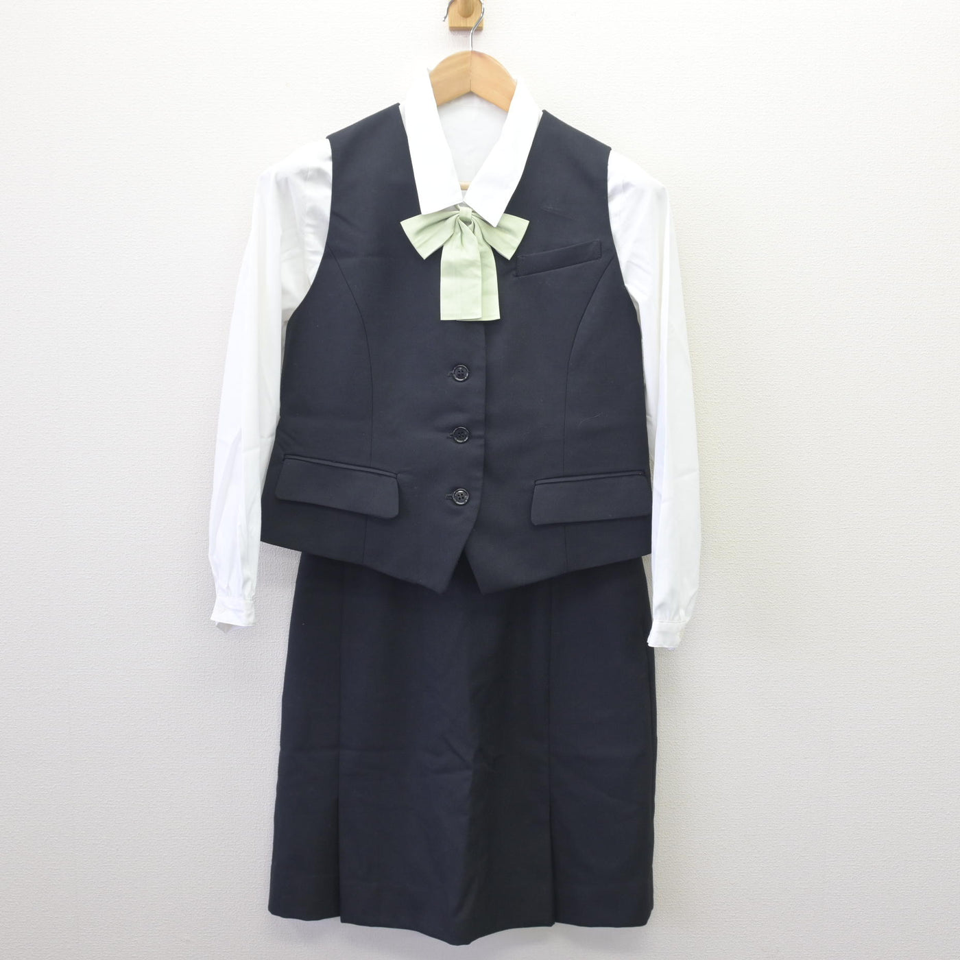 【中古】大阪府 行岡医学技術専門学校 女子制服 5点 (ブレザー・ベスト・シャツ・スカート) sf110145