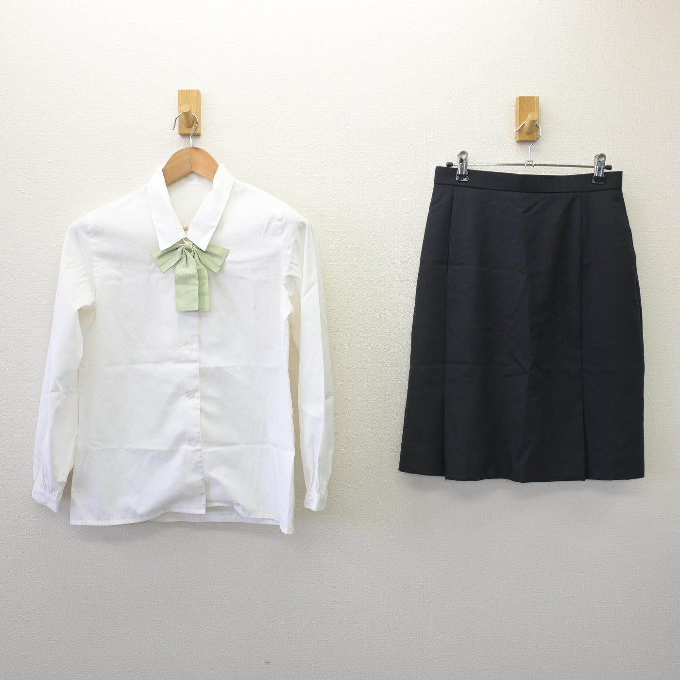 【中古】大阪府 行岡医学技術専門学校 女子制服 5点 (ブレザー・ベスト・シャツ・スカート) sf110145