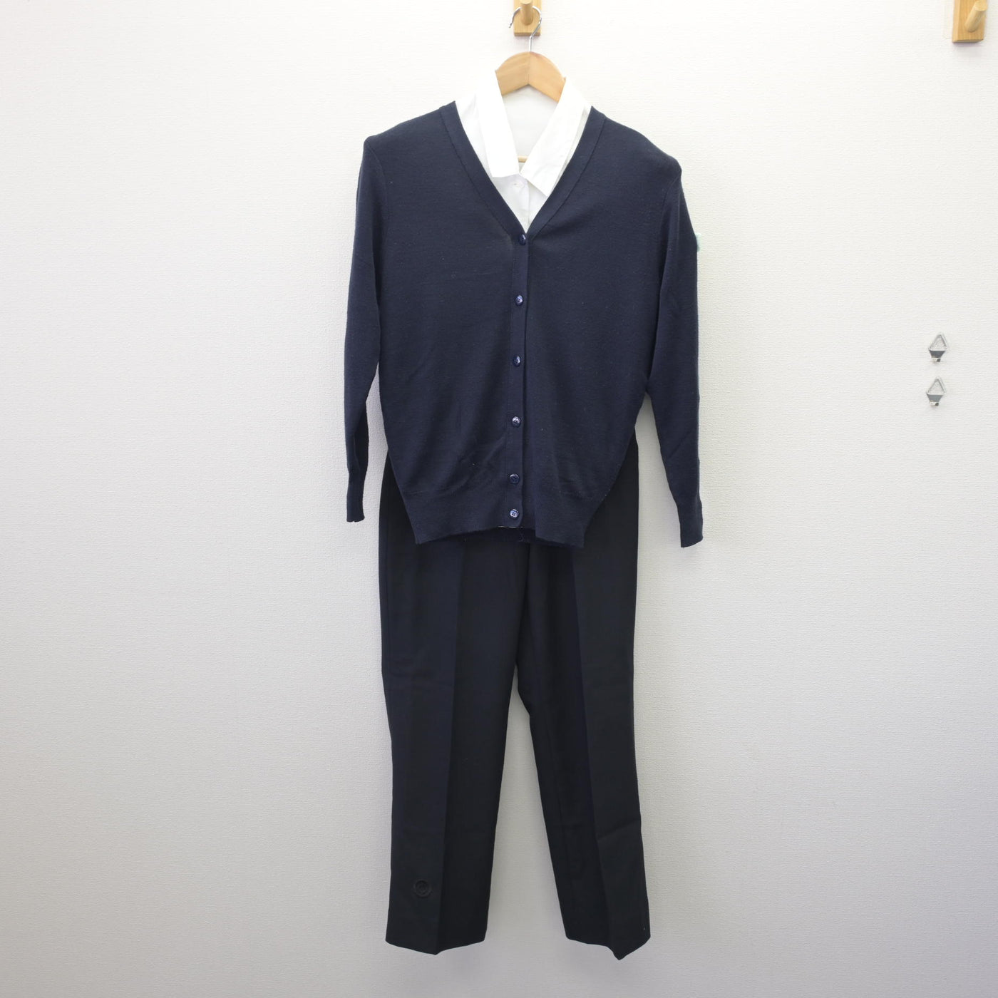 【中古】大阪府 行岡医学技術専門学校 女子制服 3点 (ニット・シャツ・ズボン) sf110146