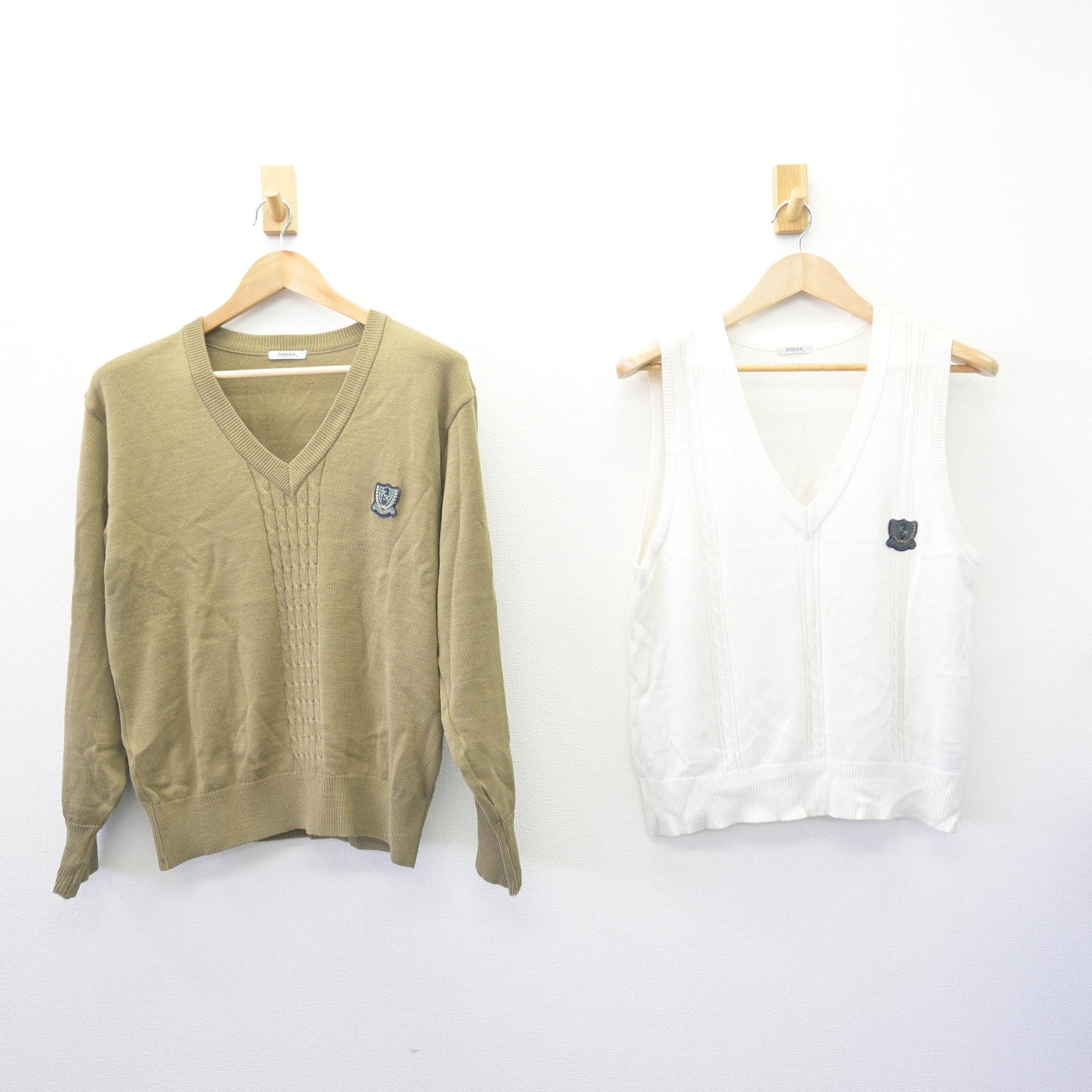【中古】東京都 錦城高等学校 女子制服 2点 (ニット・ニットベスト) sf110154
