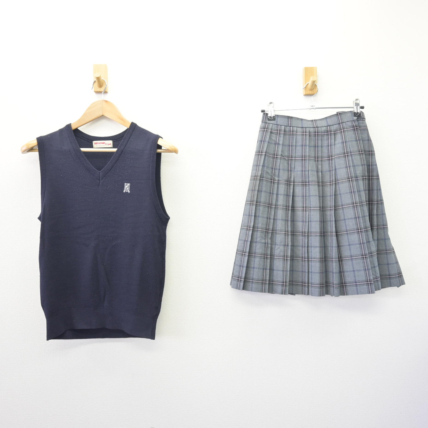 【中古】東京都 開進第三中学校 女子制服 2点 (ニットベスト・スカート) sf110157