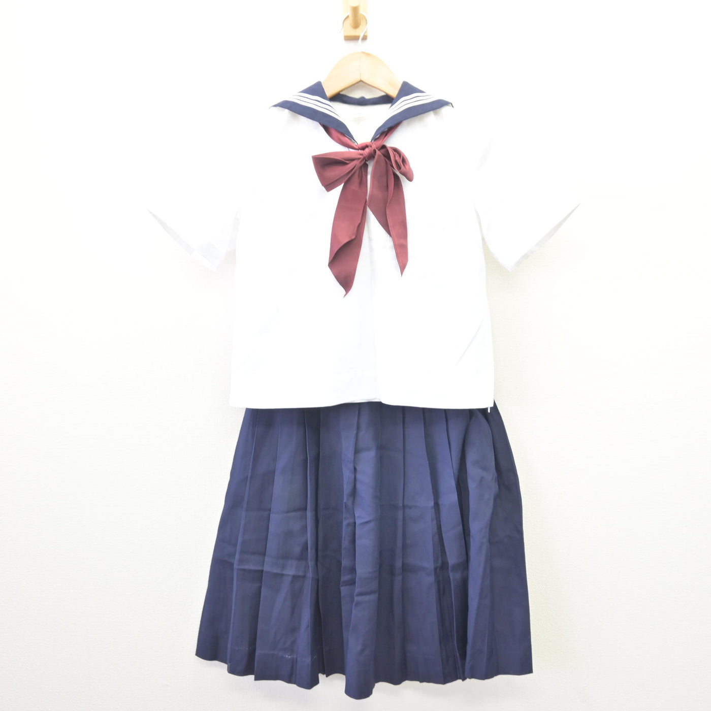 【中古】東京都 実践女子学園中学校 女子制服 3点 (セーラー服・スカート) sf110160