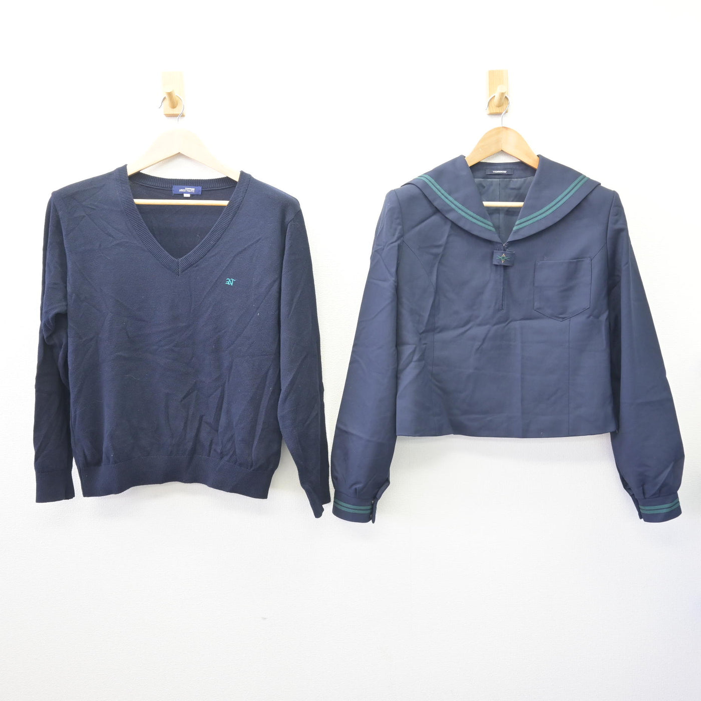 【中古】東京都 二松學舍大学附属高等学校 女子制服 2点 (セーラー服・ニット) sf110172