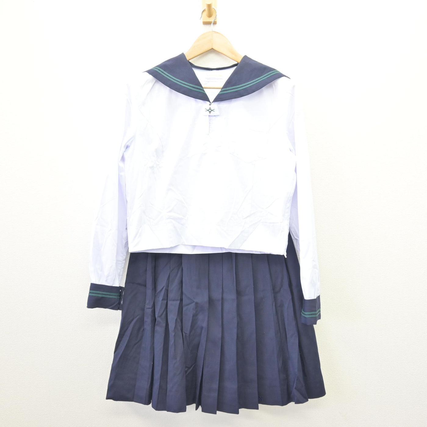 【中古】東京都 二松學舍大学附属高等学校 女子制服 2点 (セーラー服・スカート) sf110174