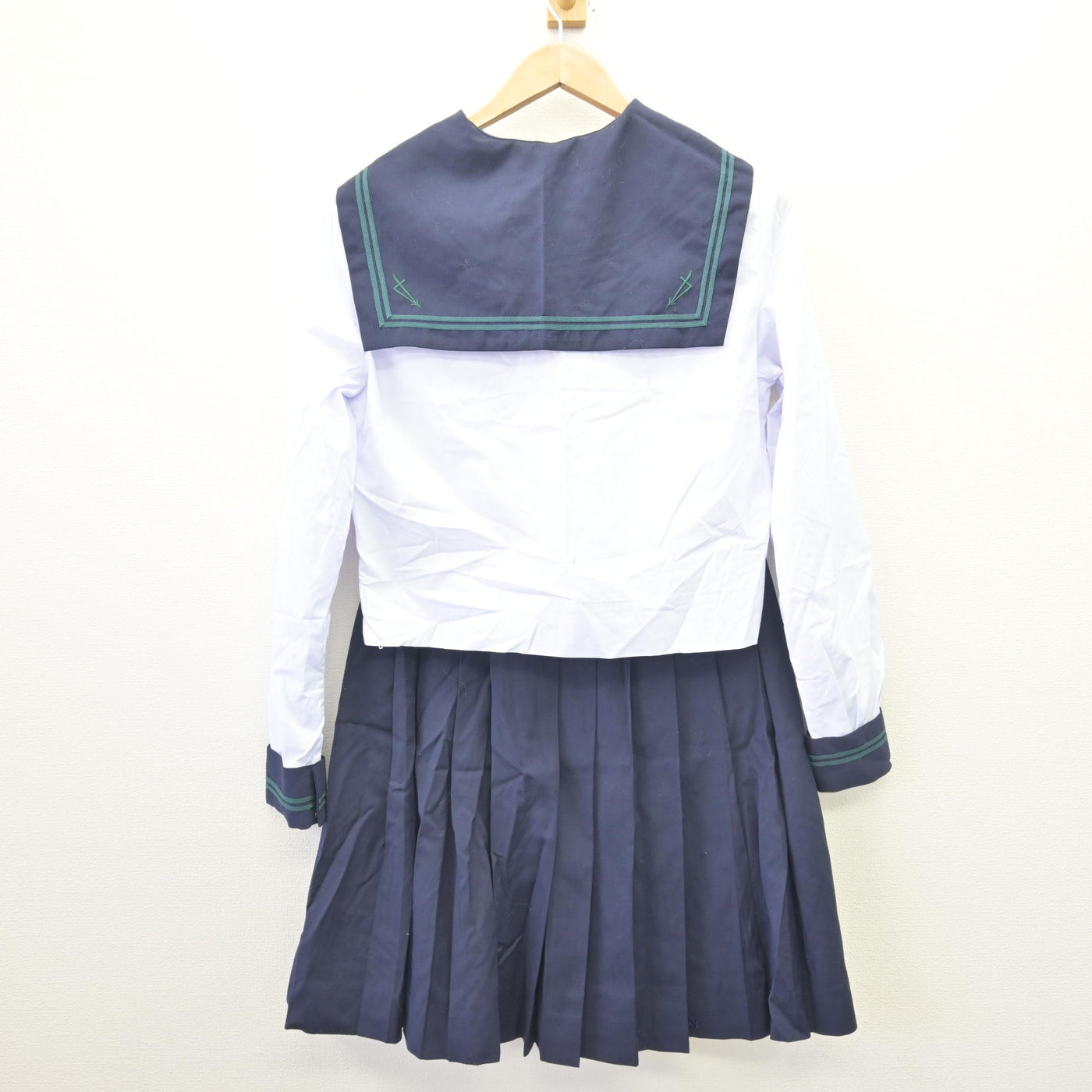 【中古】東京都 二松學舍大学附属高等学校 女子制服 2点 (セーラー服・スカート) sf110174