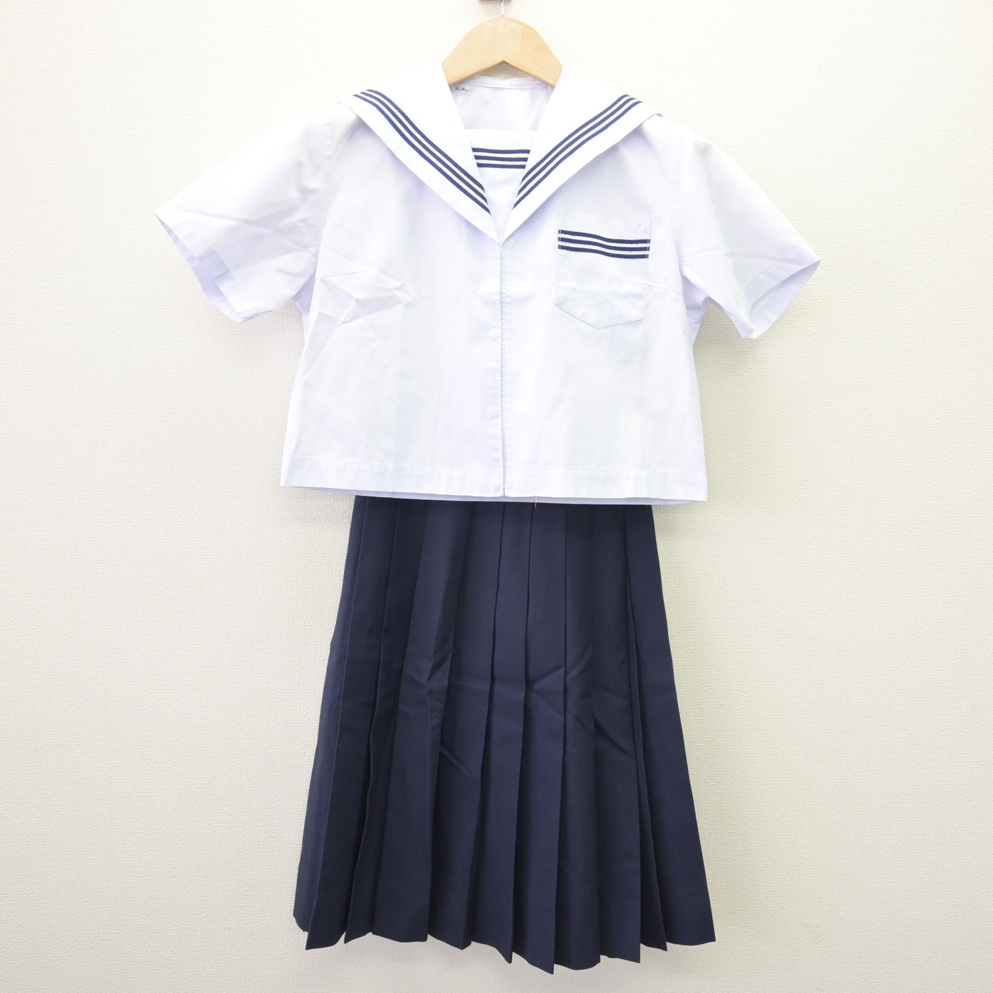 【中古】静岡県 北浜中学校 女子制服 2点 (セーラー服・スカート) sf110189