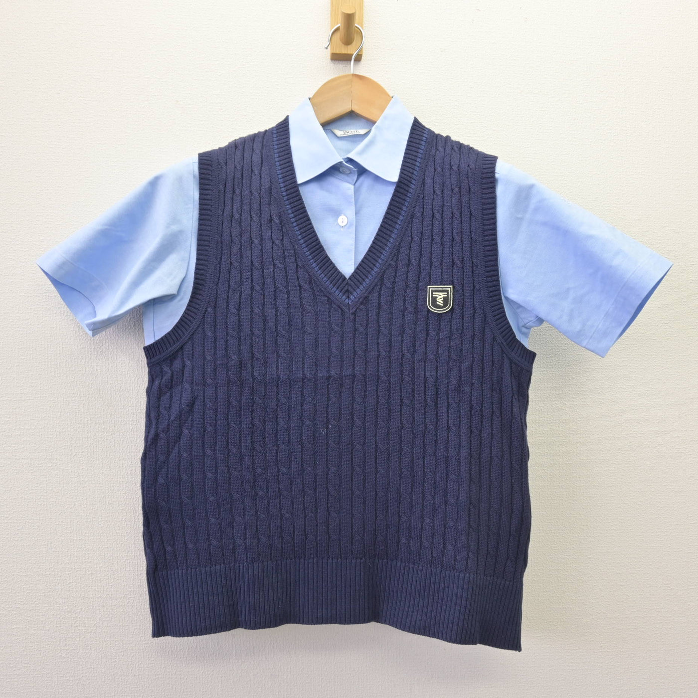【中古】神奈川県 東海大学付属相模高等学校・中等部 女子制服 2点 (ニットベスト・シャツ) sf110200