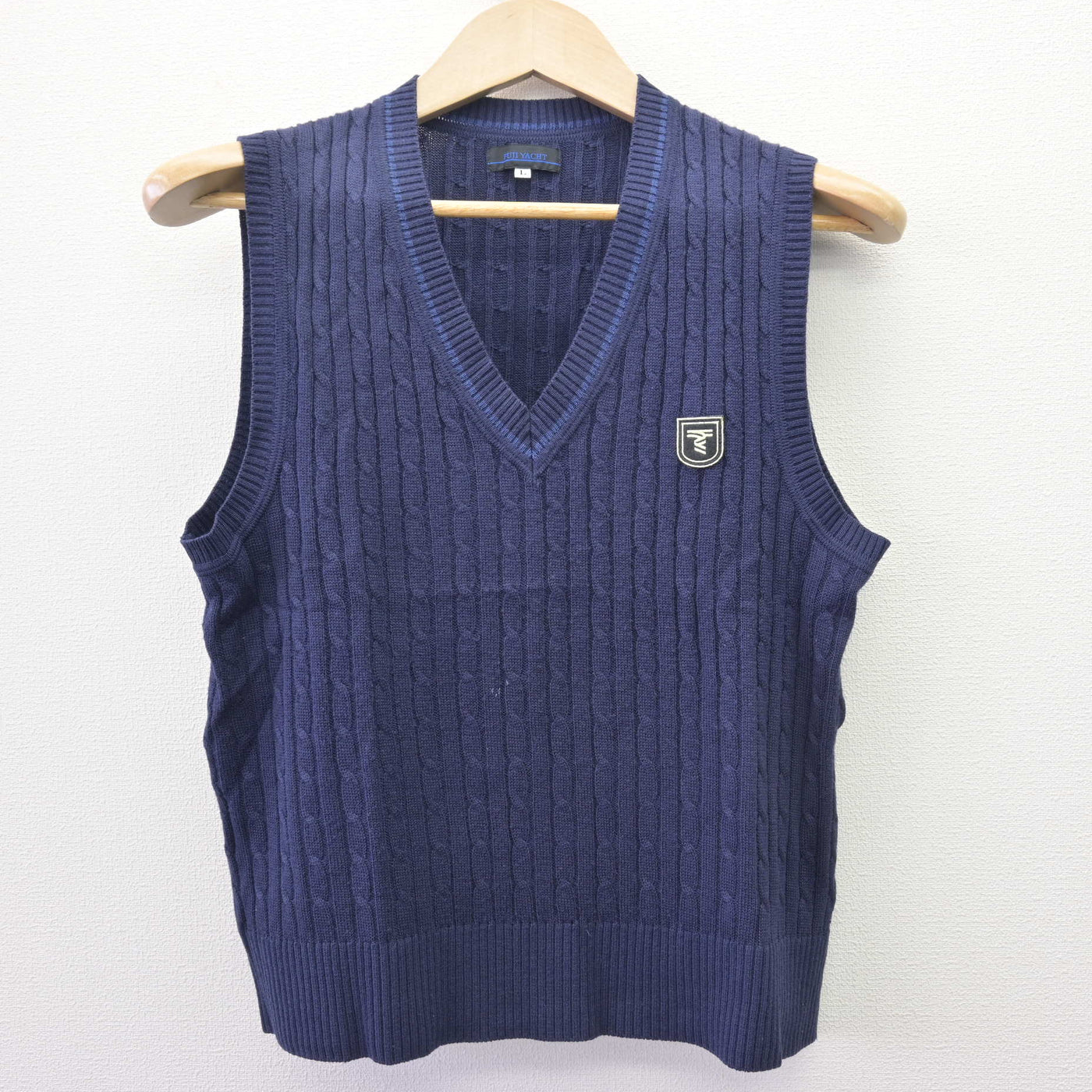 【中古】神奈川県 東海大学付属相模高等学校・中等部 女子制服 2点 (ニットベスト・シャツ) sf110200
