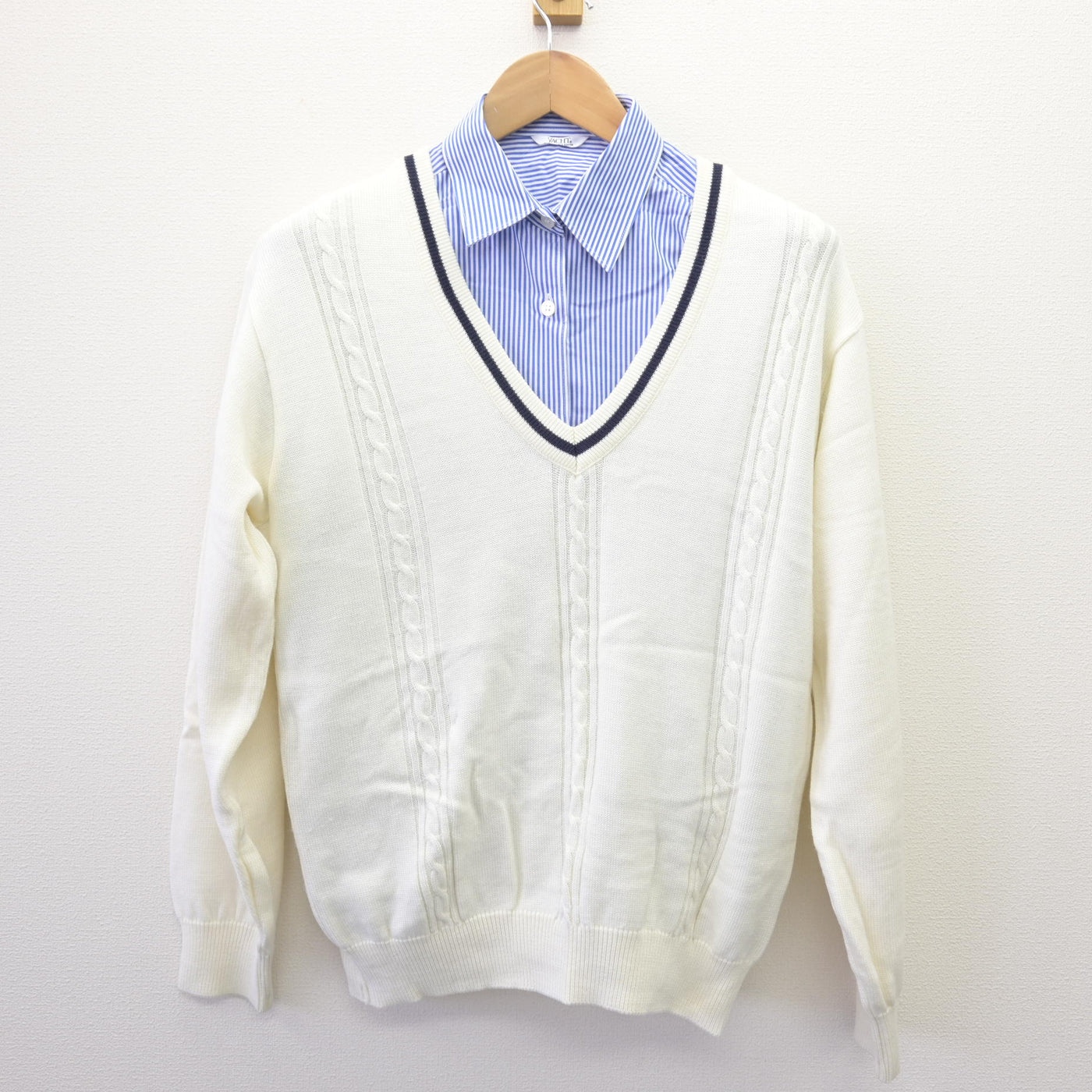 【中古】熊本県 球磨工業高等学校 女子制服 2点 (ニット・シャツ) sf110228