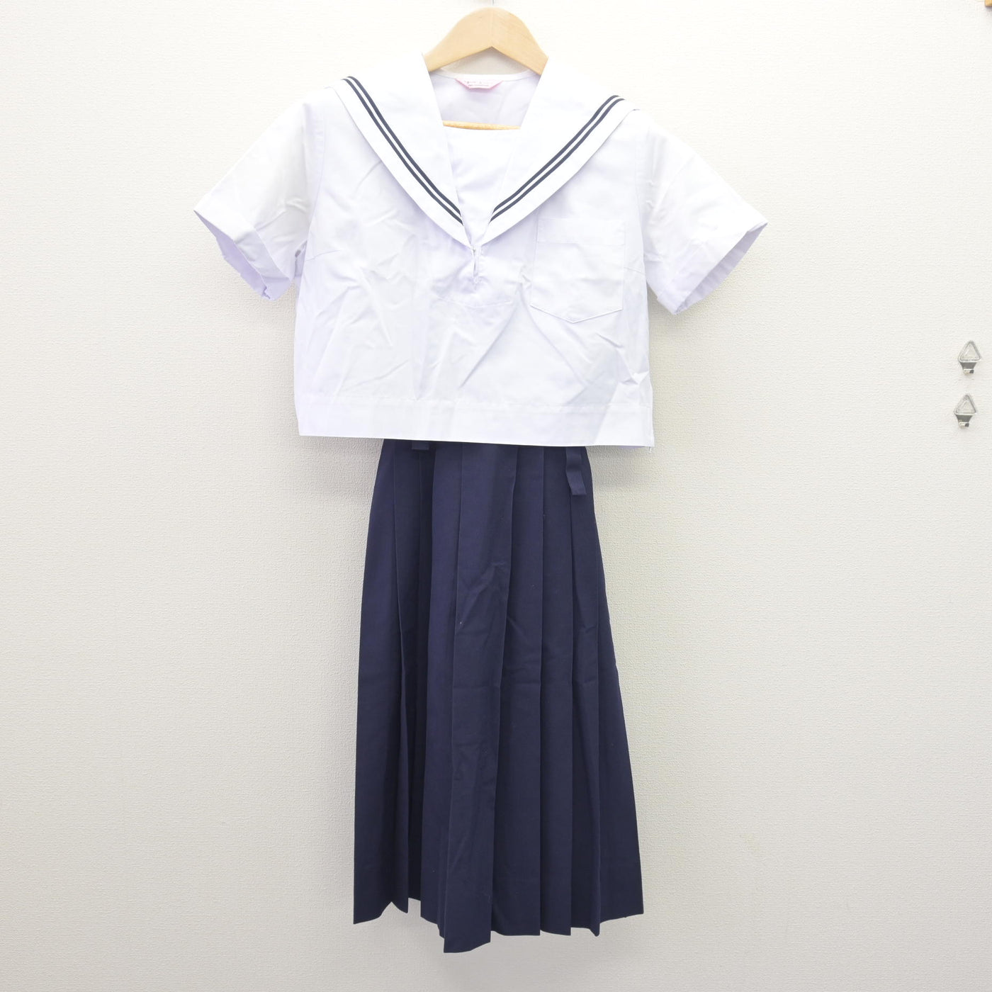 【中古】熊本県 人吉市立第二中学校 女子制服 2点 (セーラー服・スカート) sf110232