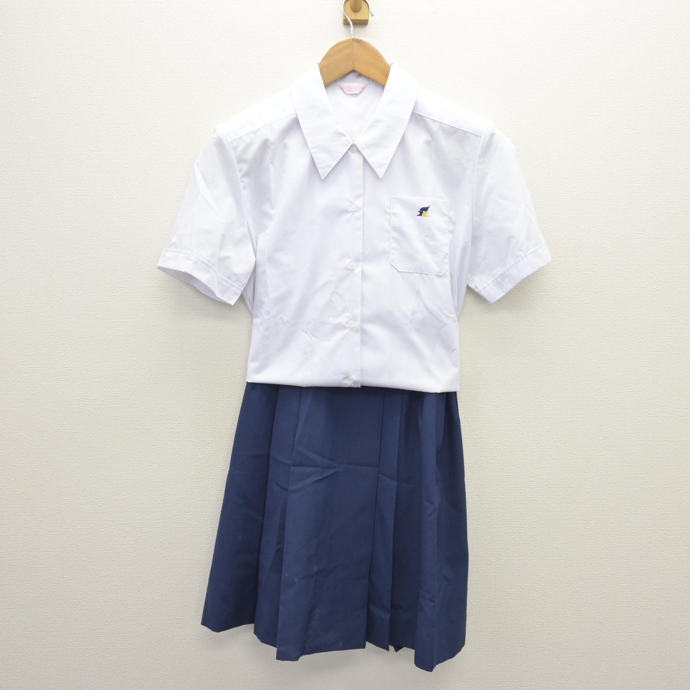 【中古】宮城県 泉高等学校 女子制服 2点 (シャツ・スカート) sf110261