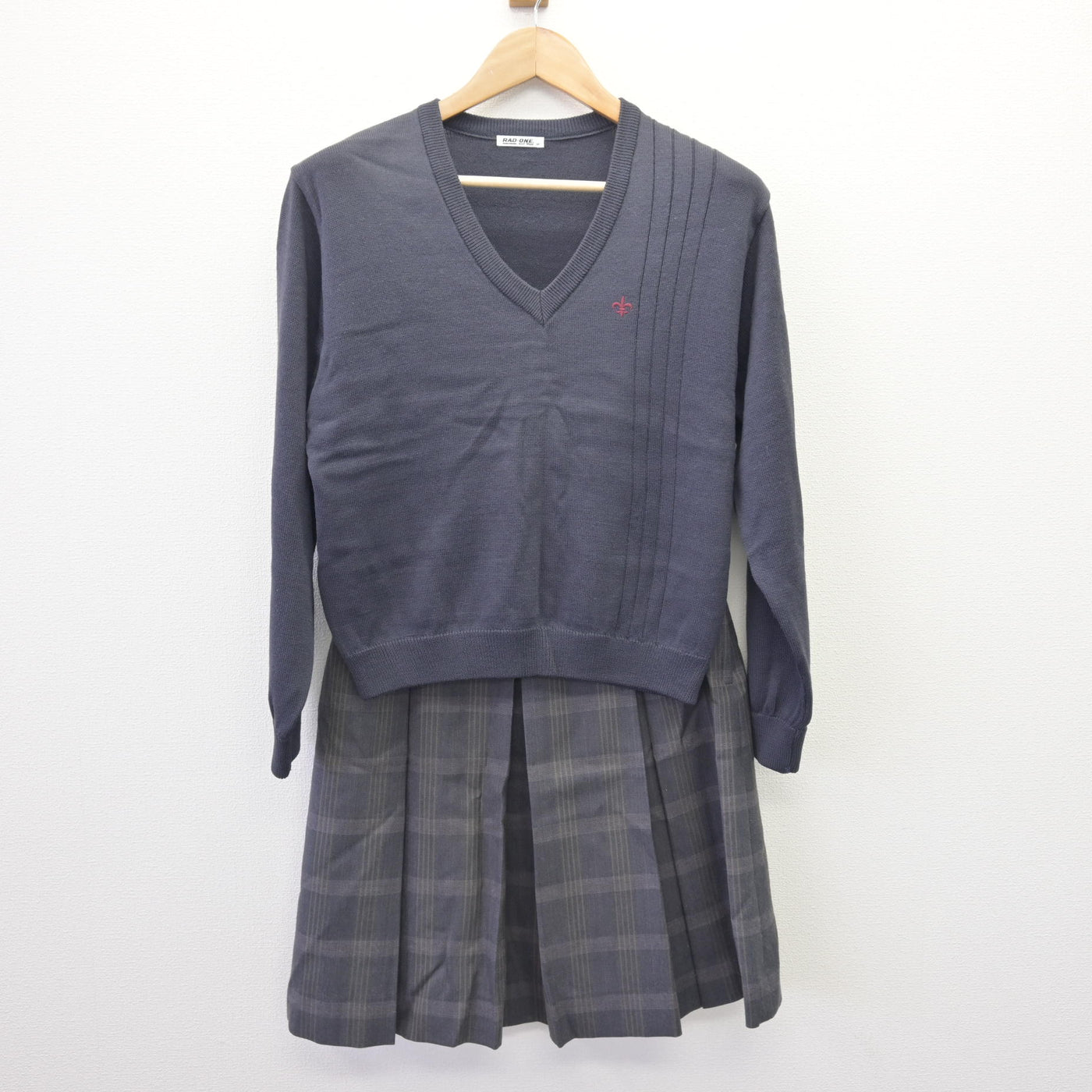 【中古】神奈川県 横須賀学院高等学校 女子制服 4点 (ブレザー・ニット・スカート) sf110367
