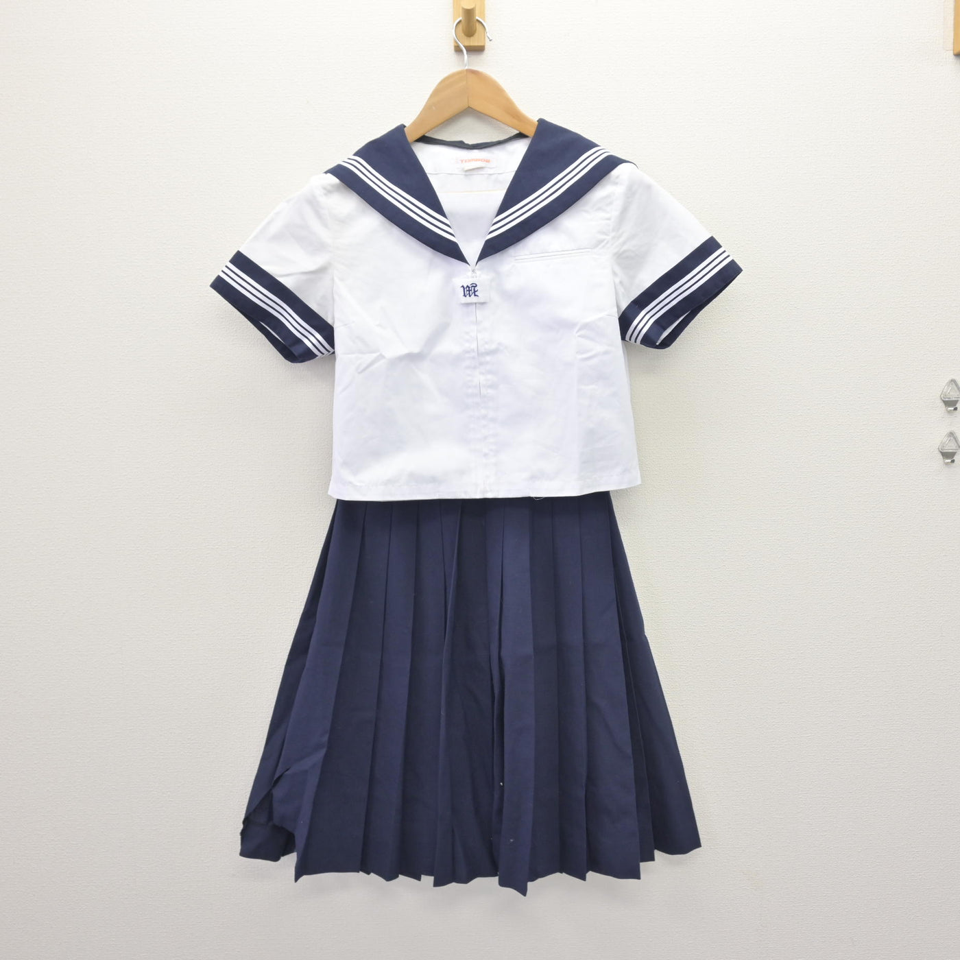 【中古】埼玉県 美原中学校 女子制服 2点 (セーラー服・スカート) sf110527