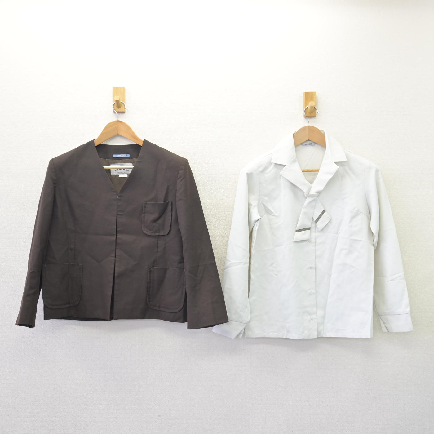 【中古】三重県 四日市商業高等学校/旧制服 女子制服 3点 (ブレザー・ブラウス・ジャンパースカート) sf110536