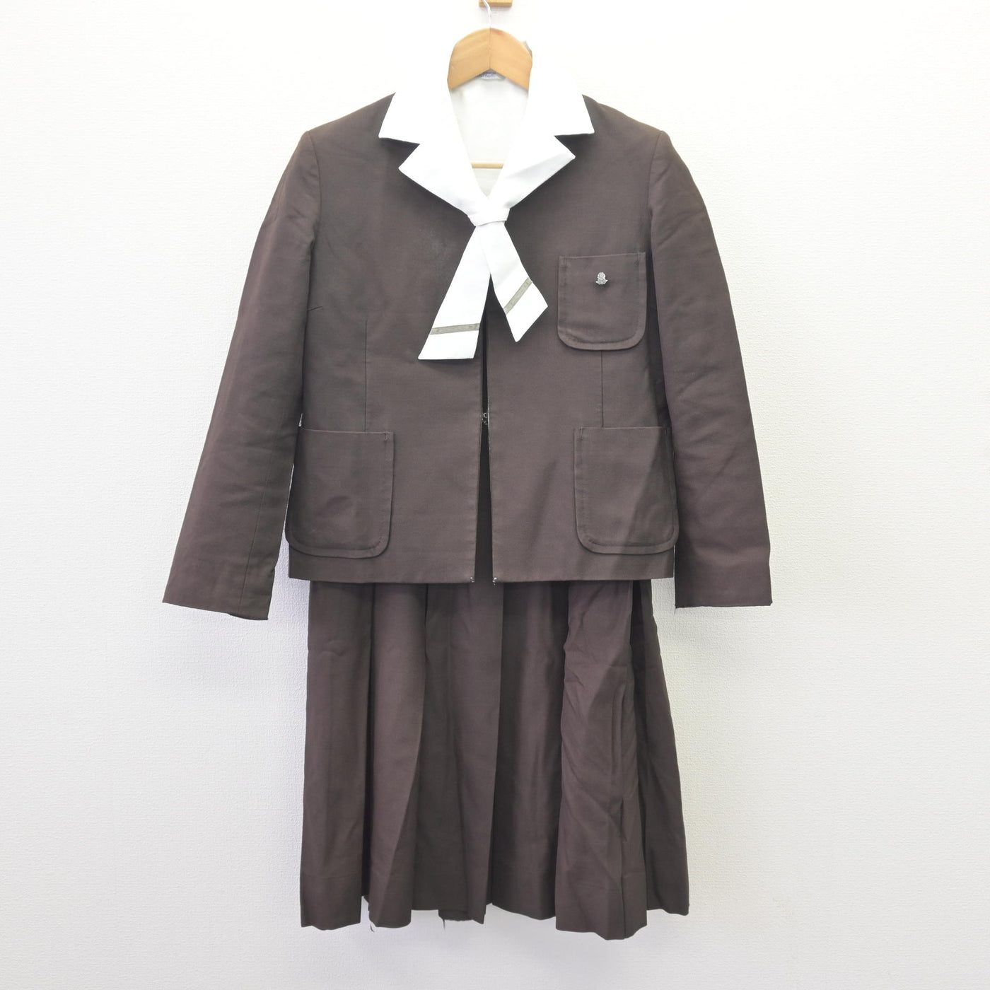 【中古】三重県 四日市商業高等学校/旧制服 女子制服 4点 (ブレザー・ブラウス・ジャンパースカート) sf110537