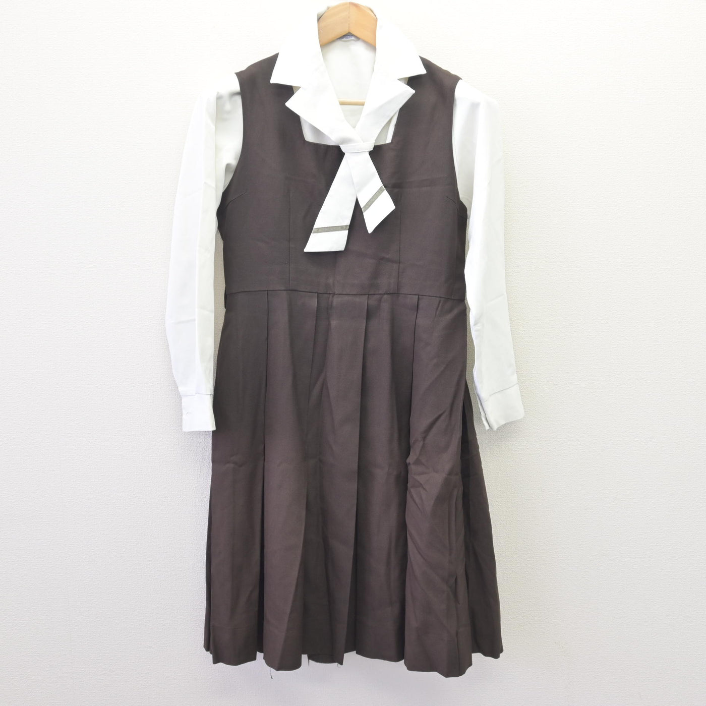 【中古】三重県 四日市商業高等学校/旧制服 女子制服 4点 (ブレザー・ブラウス・ジャンパースカート) sf110537