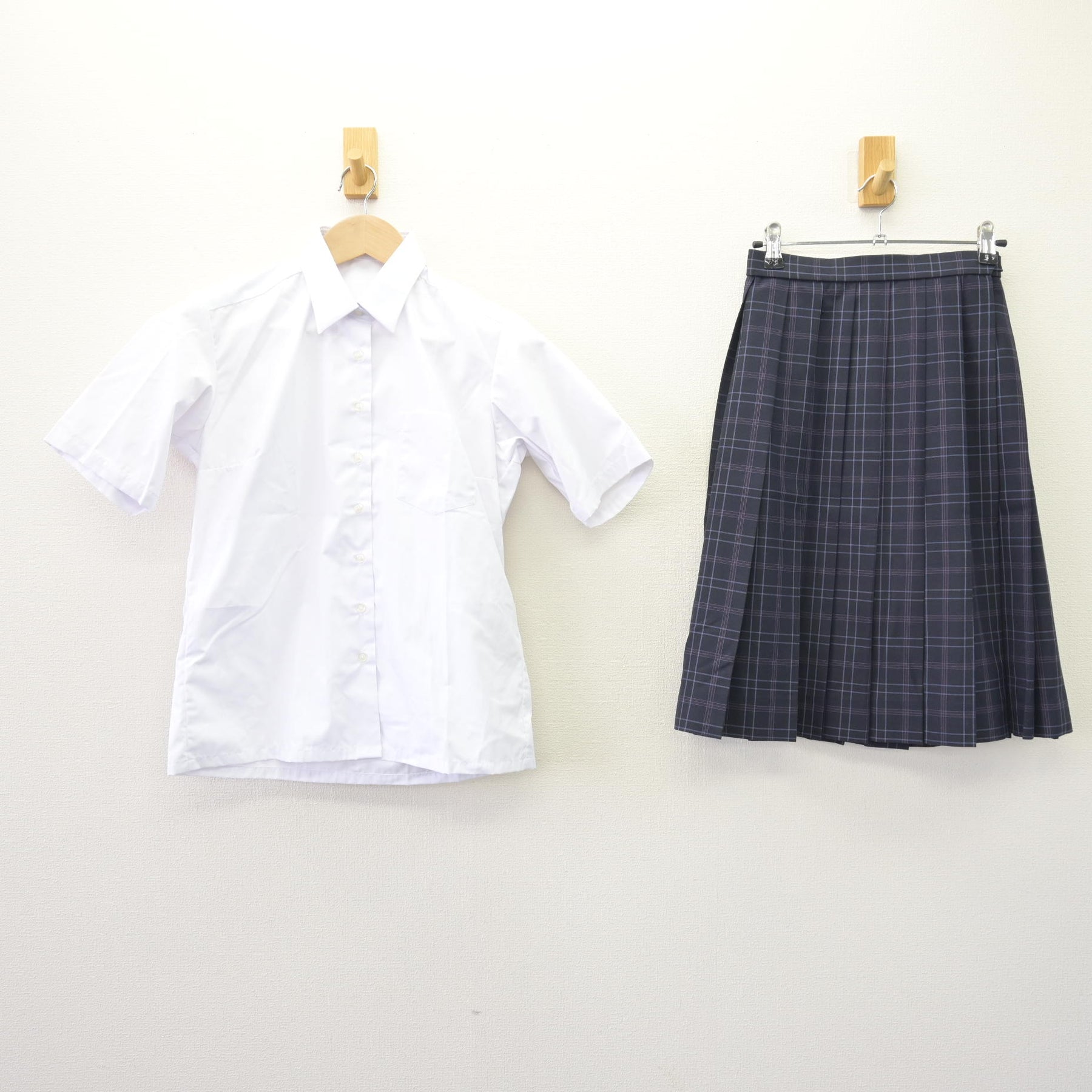 中古】神奈川県 逗子中学校 女子制服 2点 (シャツ・スカート) sf111362