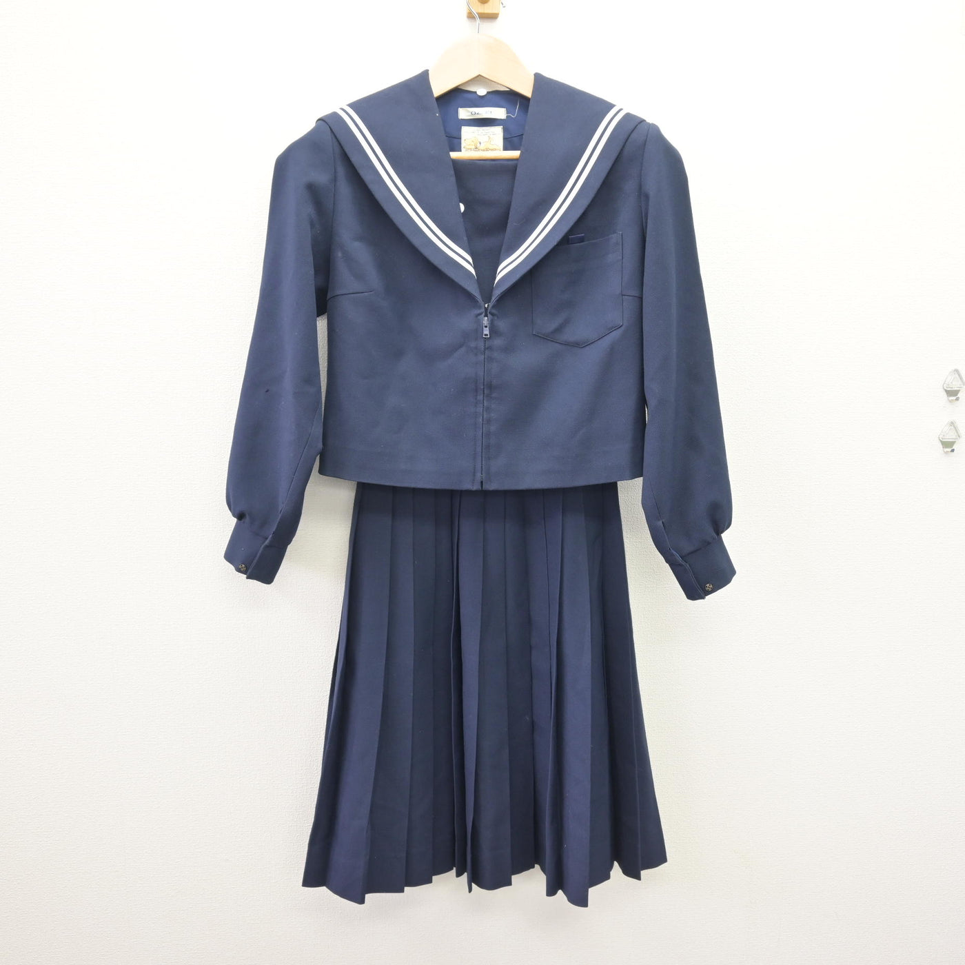 【中古】愛知県 大口中学校 女子制服 3点 (セーラー服・スカート) sf111558