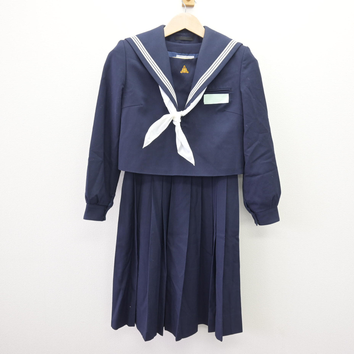 【中古】福岡県 新宮中学校 女子制服 3点 (セーラー服・ジャンパースカート) sf111565