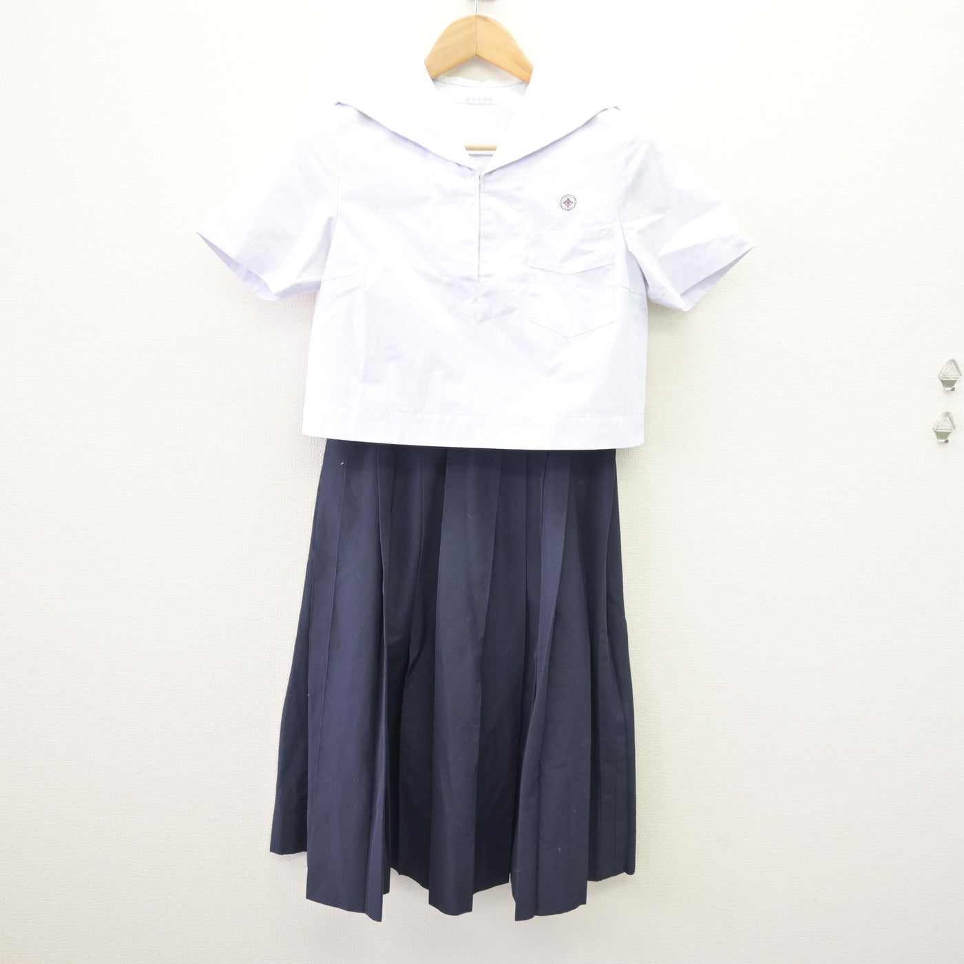 【中古】福岡県 筑紫女学園中学校・高等学校 女子制服 2点 (セーラー服・スカート) sf111567