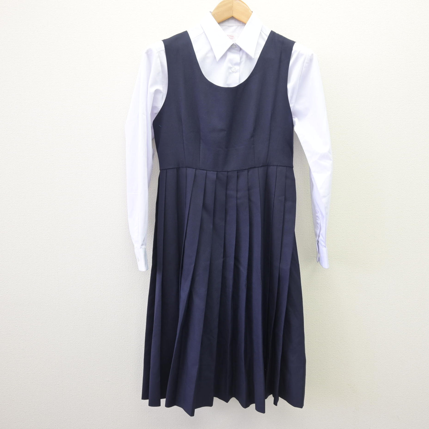 【中古】 学校名不明 女子制服 2点 (シャツ・ジャンパースカート) sf111588