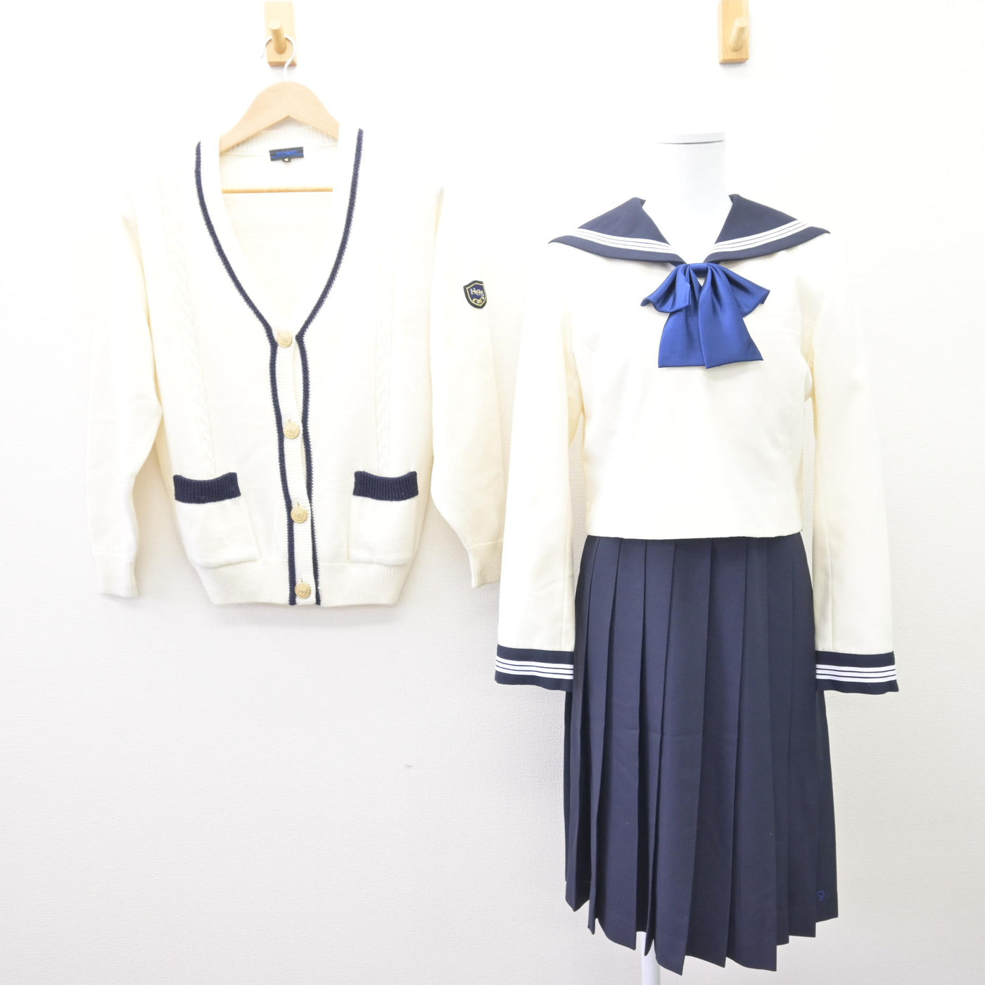 【中古】福岡県 博多女子高等学校 女子制服 4点 (セーラー服・ニット・ジャンパースカート) sf111620