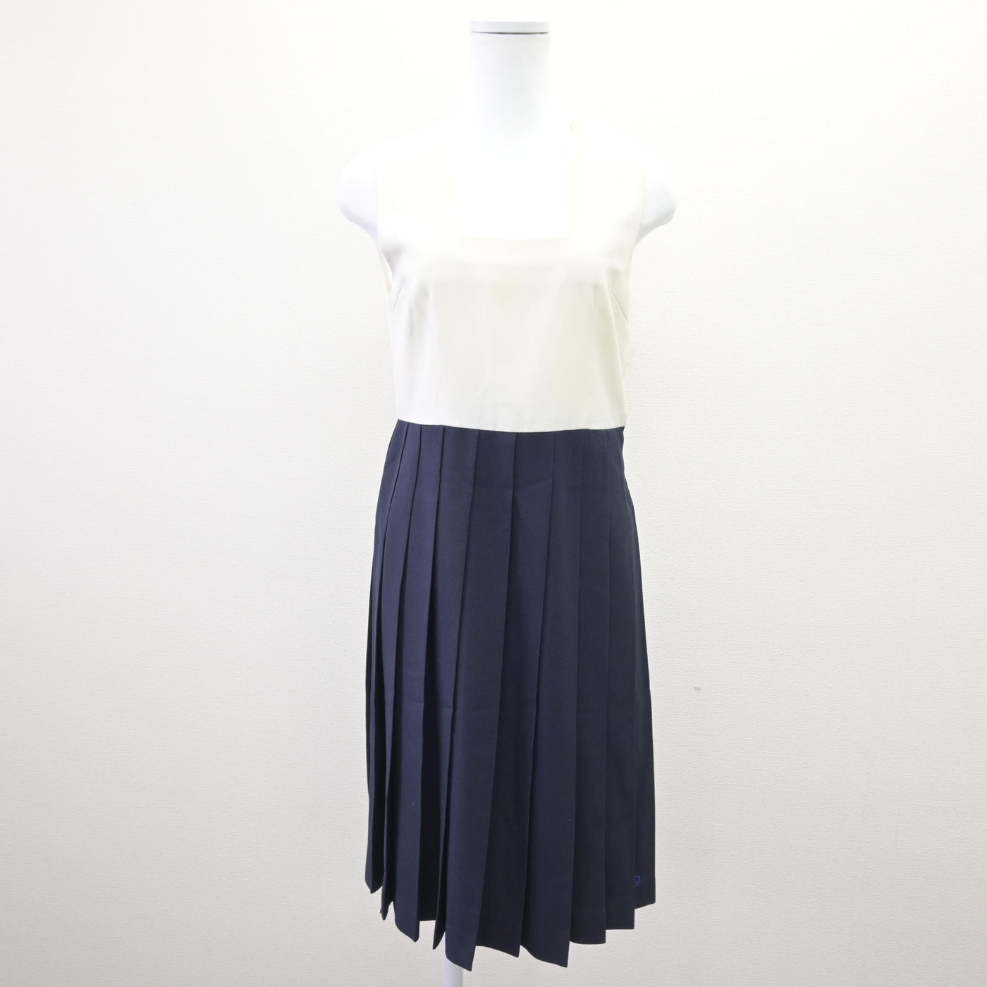 【中古】福岡県 博多女子高等学校 女子制服 4点 (セーラー服・ニット・ジャンパースカート) sf111620