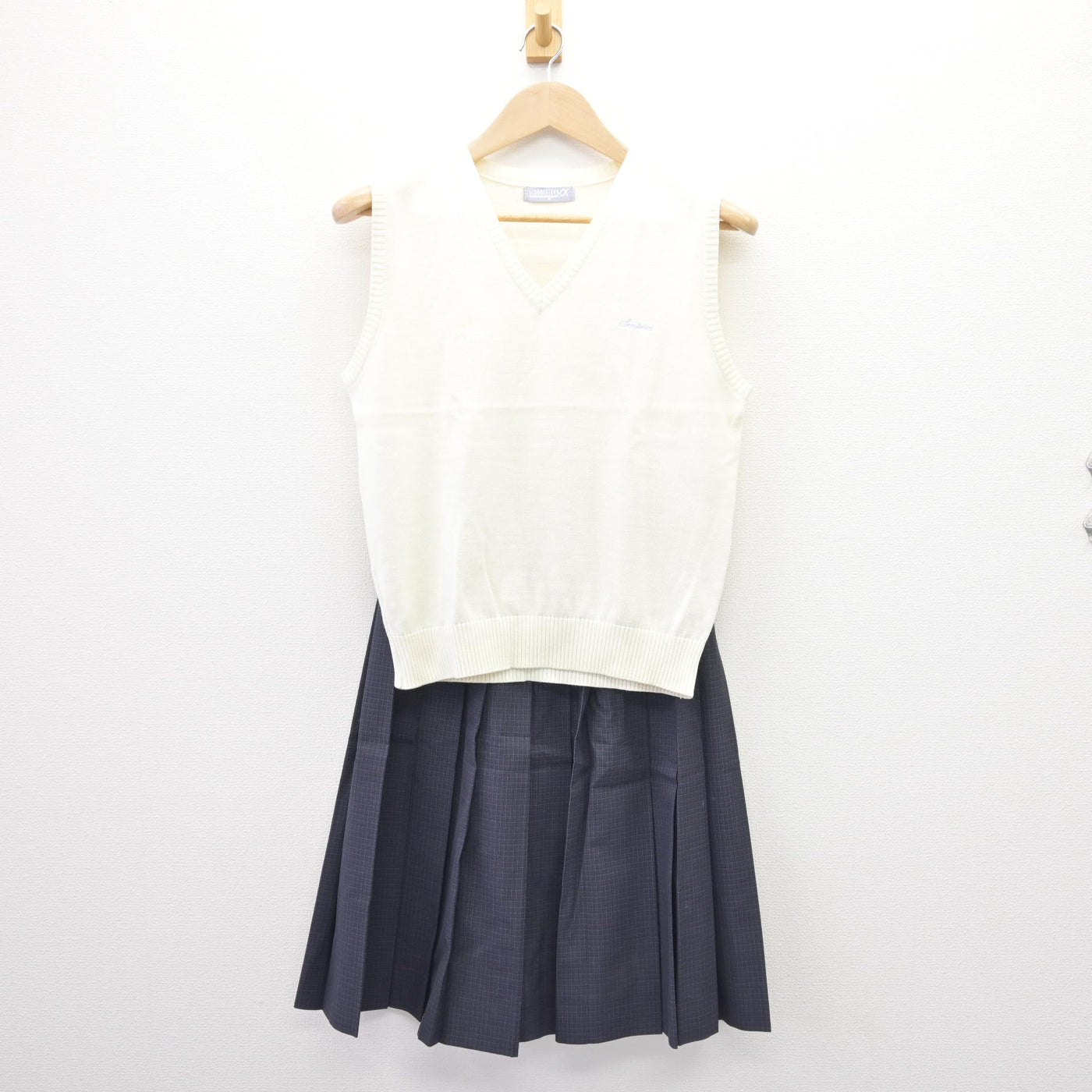 【中古】大阪府 千里青雲高等学校 女子制服 2点 (ニットベスト・スカート) sf111629