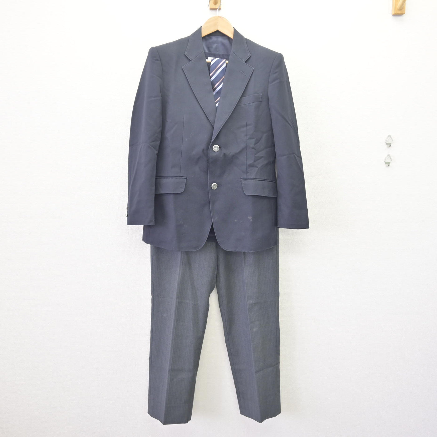 【中古】千葉県 市川大野高等学園 男子制服 4点 (ブレザー・ニット・ズボン) sf112244