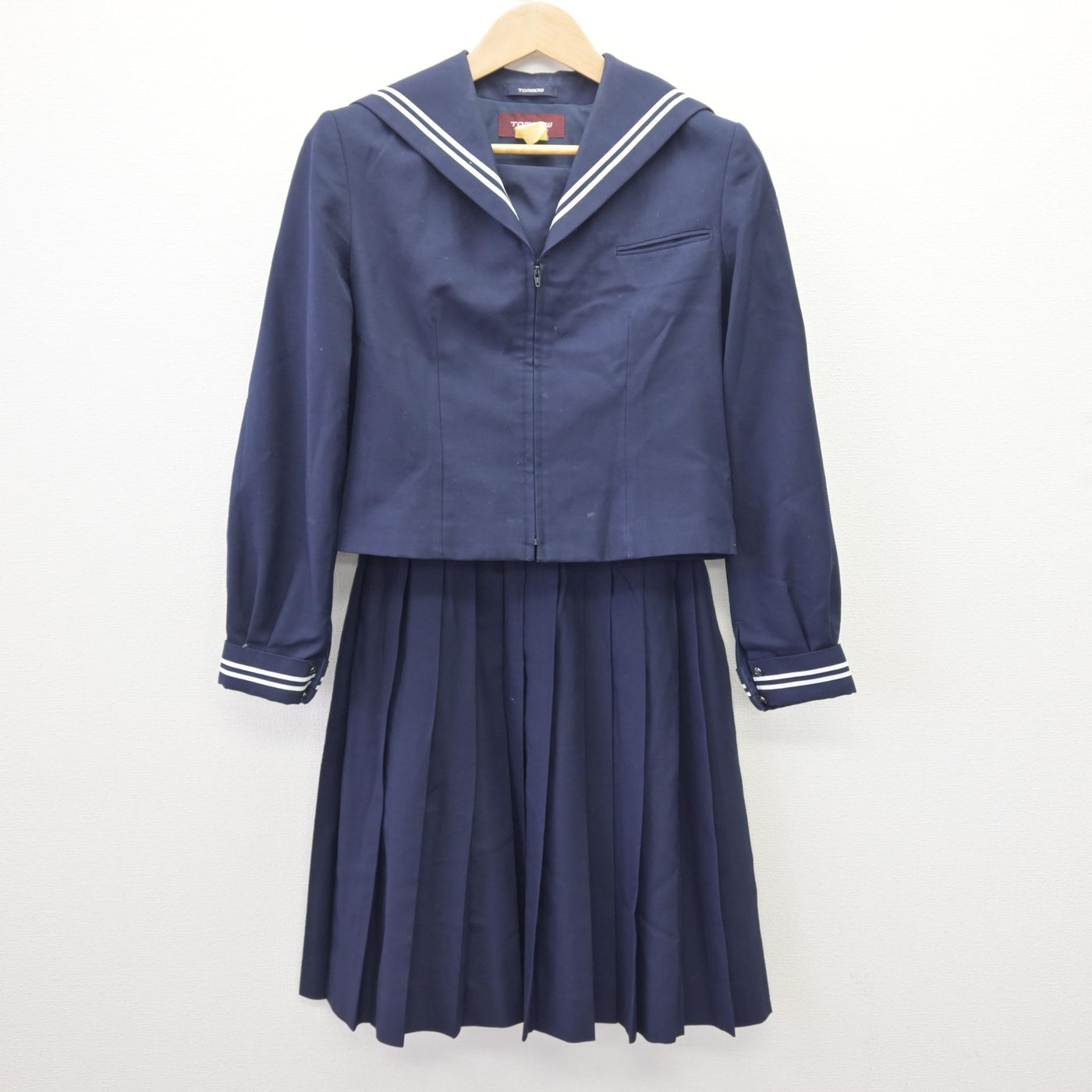 【中古】千葉県 稲毛中学校 女子制服 2点 (セーラー服・スカート) sf112612