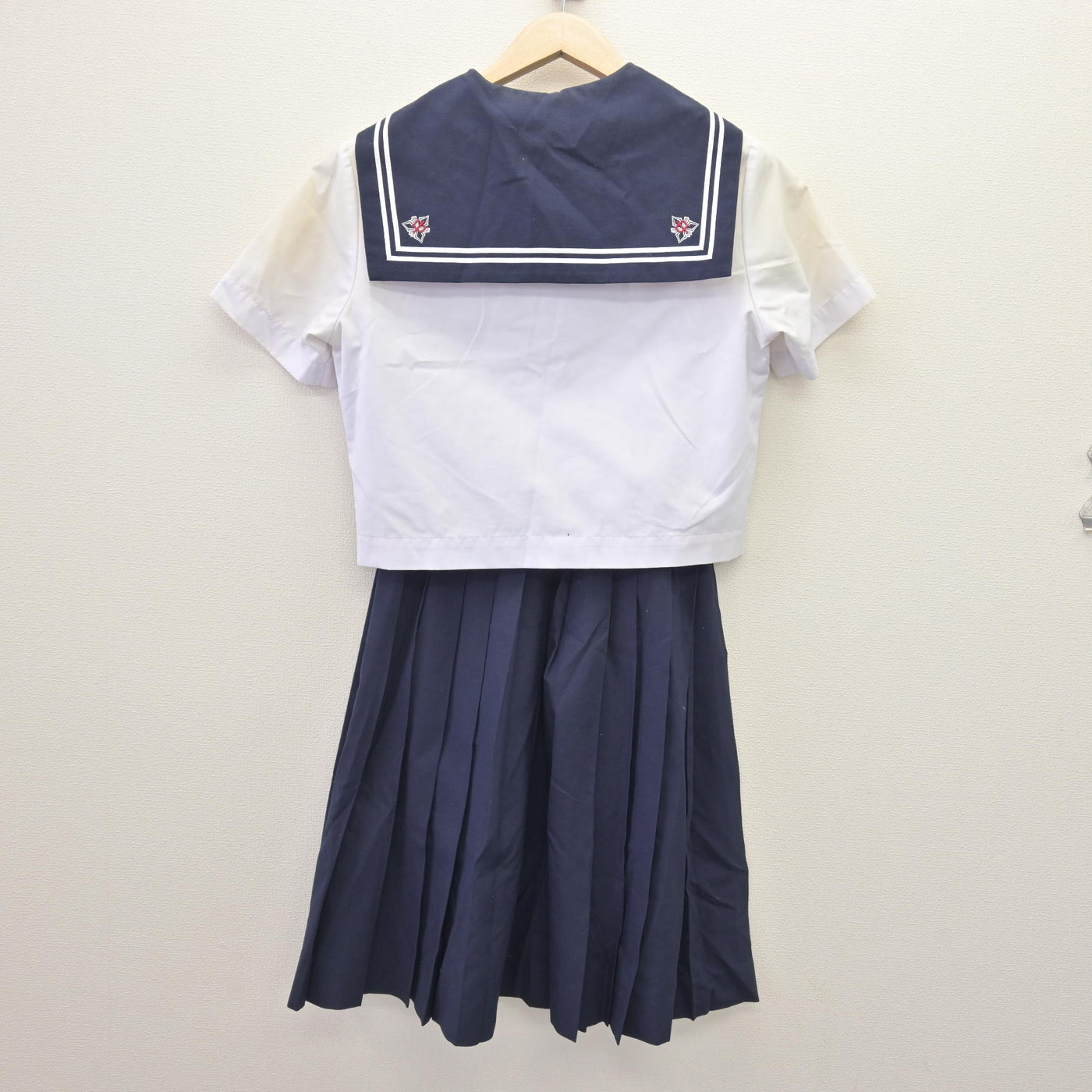 【中古】千葉県 稲毛中学校 女子制服 3点 (セーラー服・スカート) sf112613