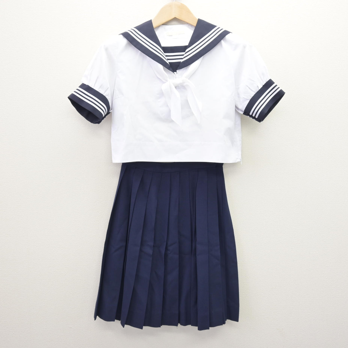 【中古】広島県 比治山女子高等学校 女子制服 3点 (セーラー服・スカート) sf112659