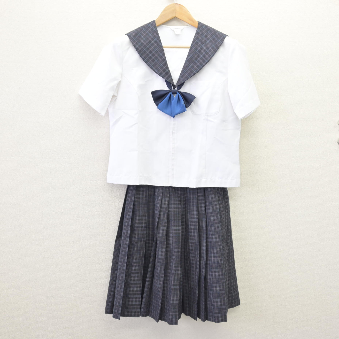 中古】秋田県 新屋高等学校 女子制服 3点 (セーラー服・スカート