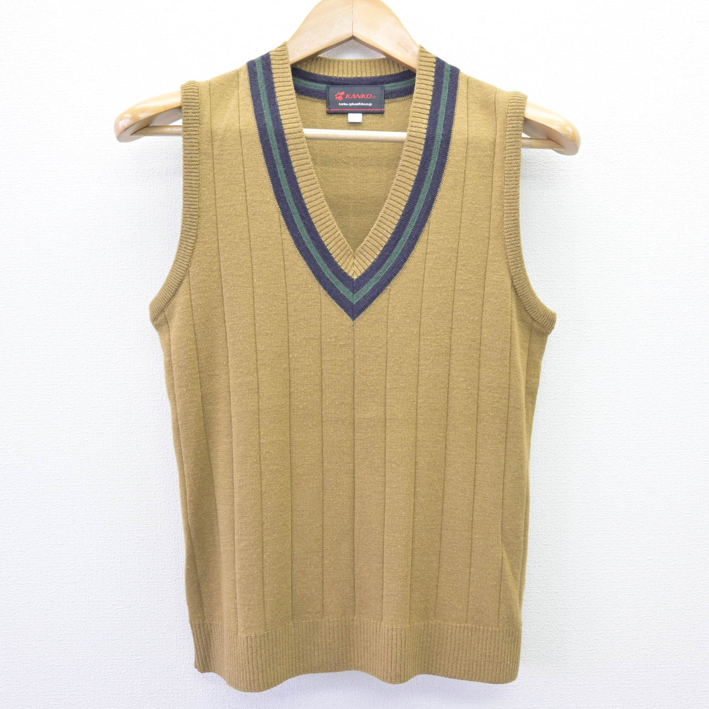 【中古】岡山県 岡山学芸館高等学校 女子制服 2点 (ニットベスト・シャツ) sf112923
