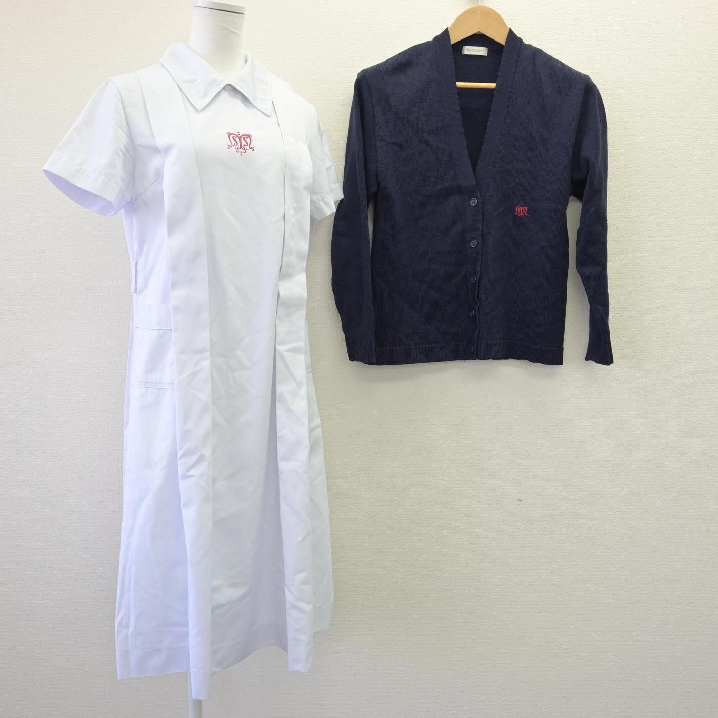 【中古】兵庫県 松蔭中学校・高等学校 女子制服 3点 (ワンピース・ニット・その他アイテム) sf112970