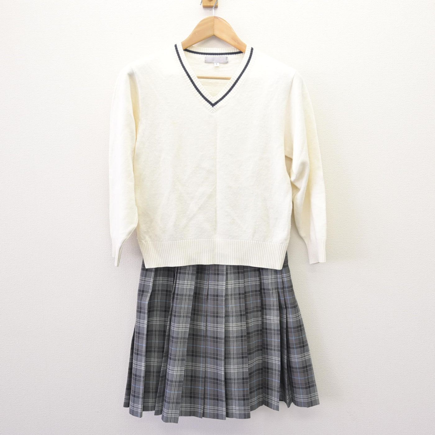 中古】埼玉県 淑徳与野高等学校 女子制服 2点 (ニット・スカート