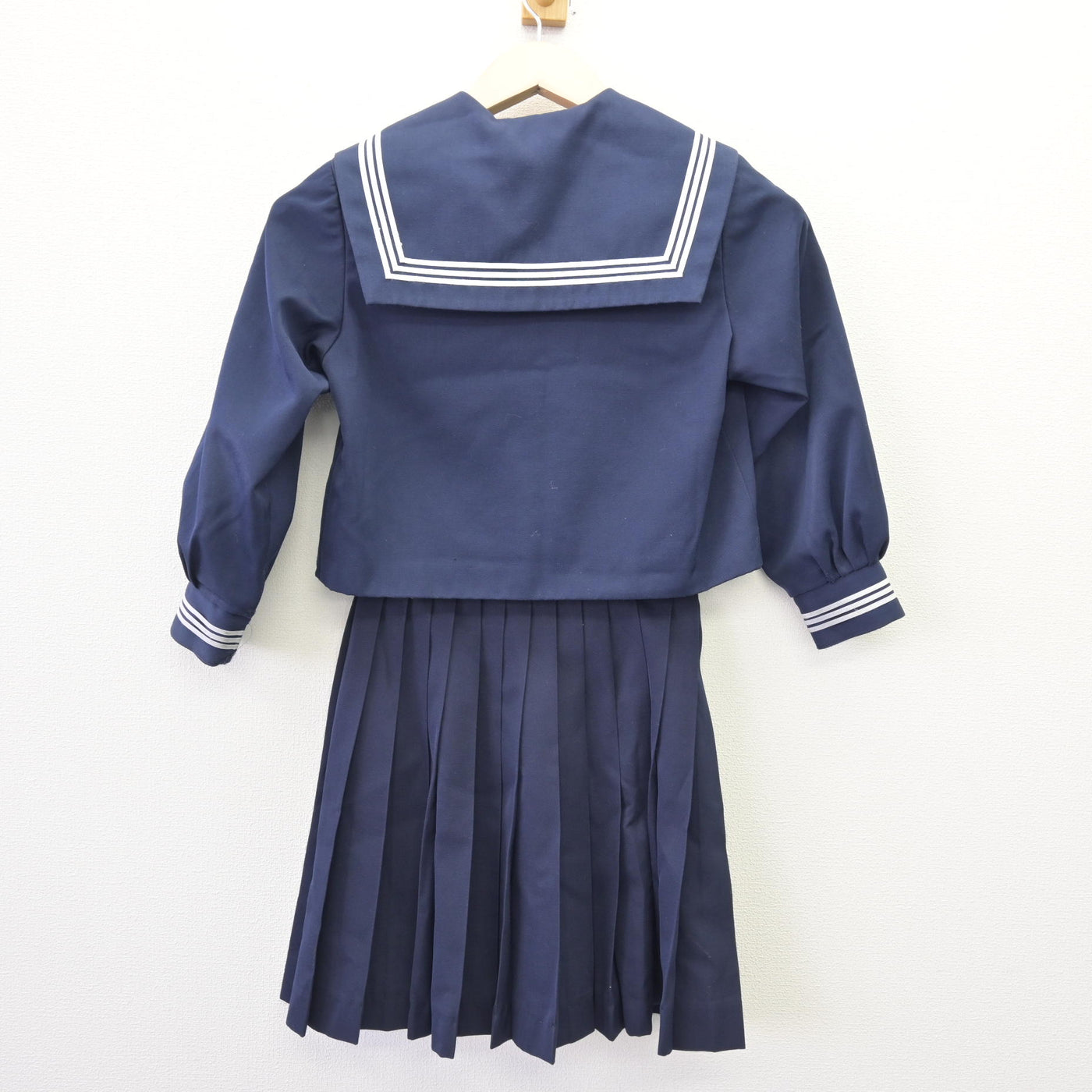 【中古】 学校名不明 女子制服 2点 (セーラー服・スカート) sf113190