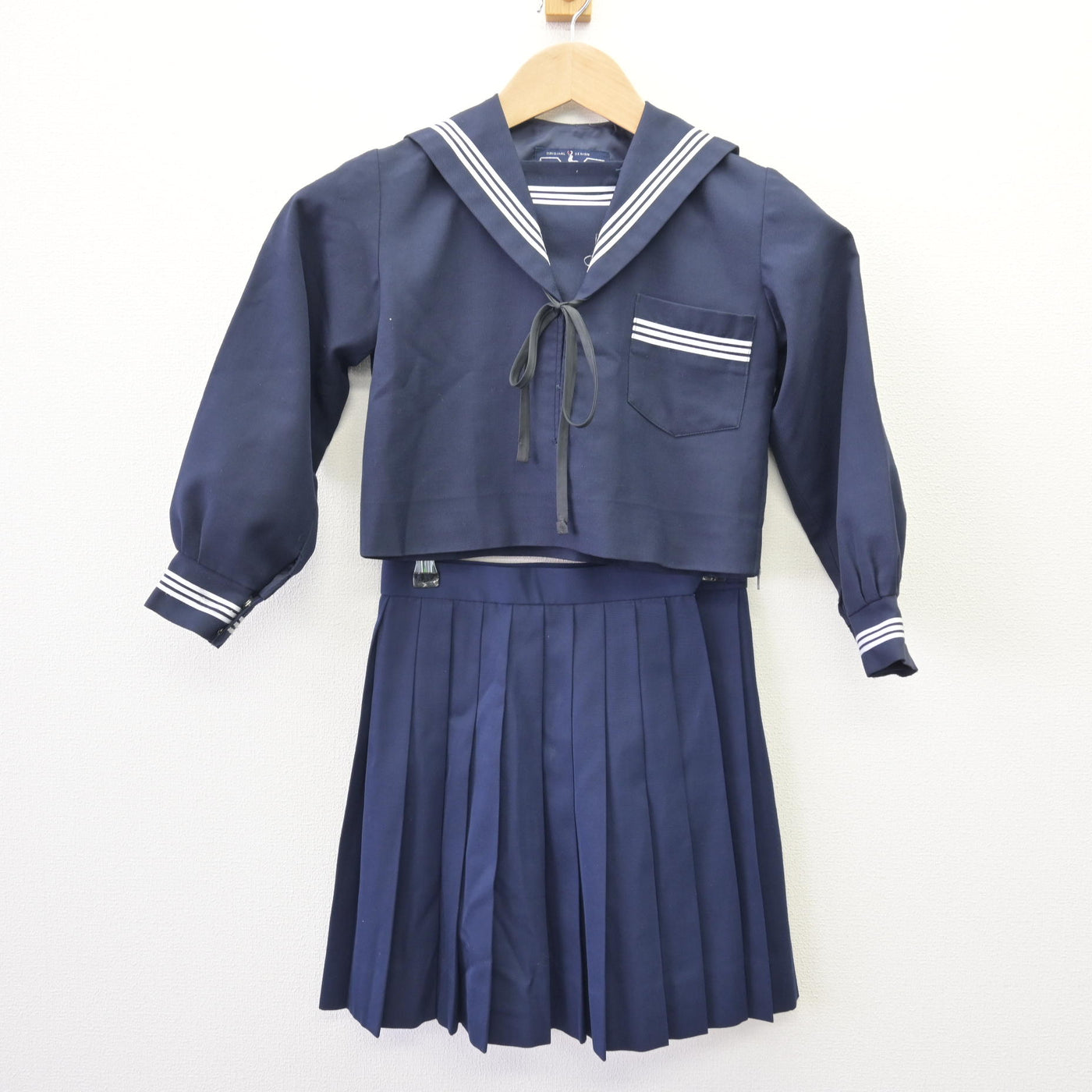 【中古】 学校名不明 女子制服 4点 (セーラー服・スカート) sf113191
