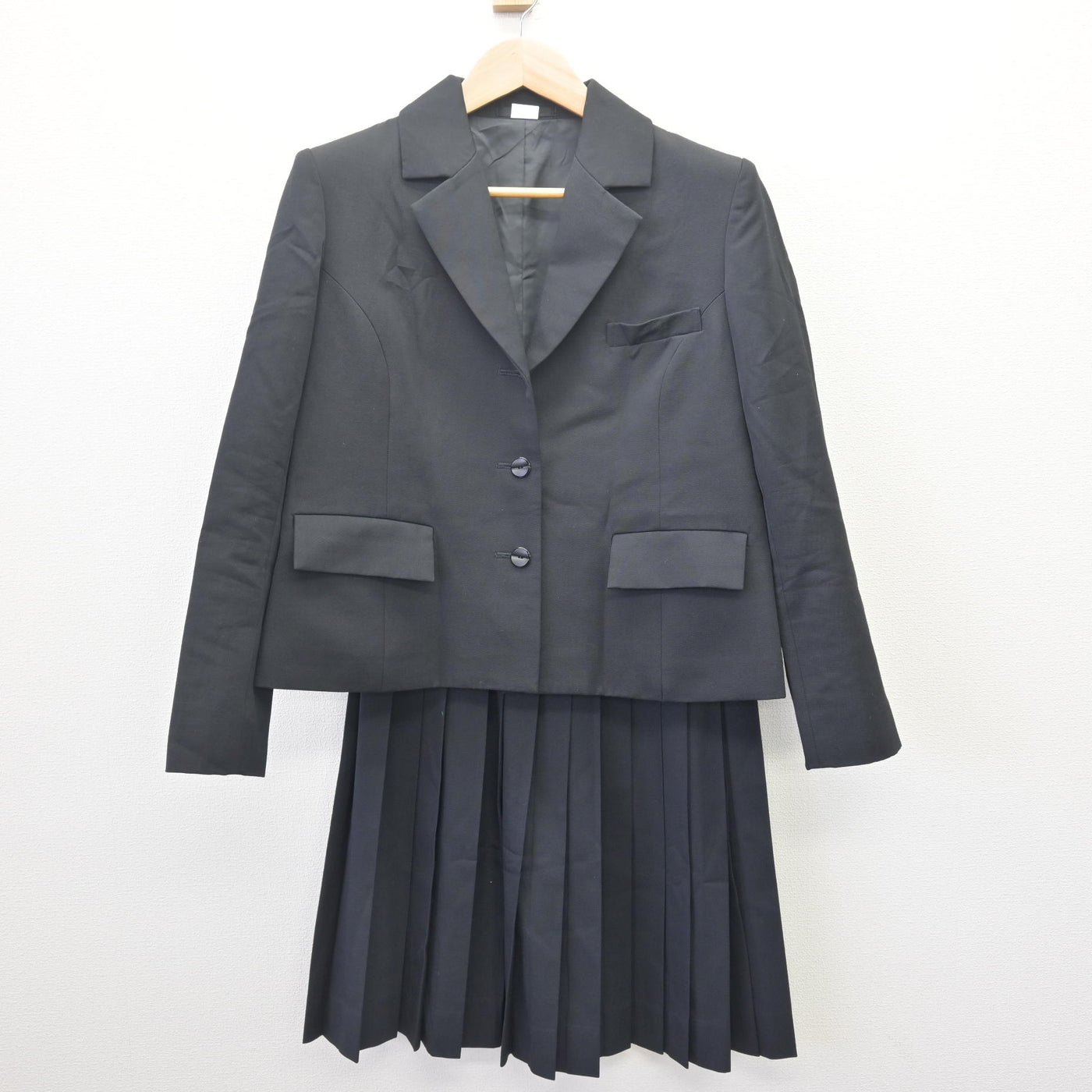 【中古】三重県 松阪工業高等学校 女子制服 3点 (ブレザー・ニット・スカート) sf113734