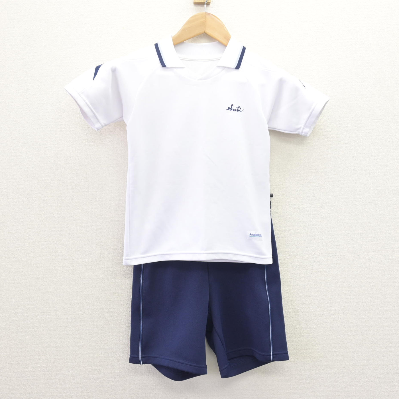 【中古】東京都 サレジアン国際学園目黒星美小学校 女子制服 2点 (体操服 上・体操服 下) sf113775