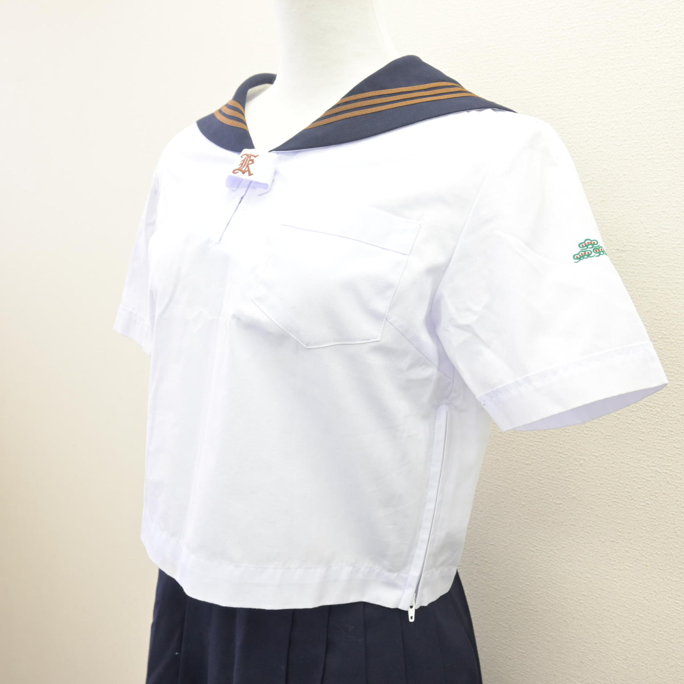 【中古】東京都 関東国際高等学校 女子制服 2点 (セーラー服・スカート) sf113809