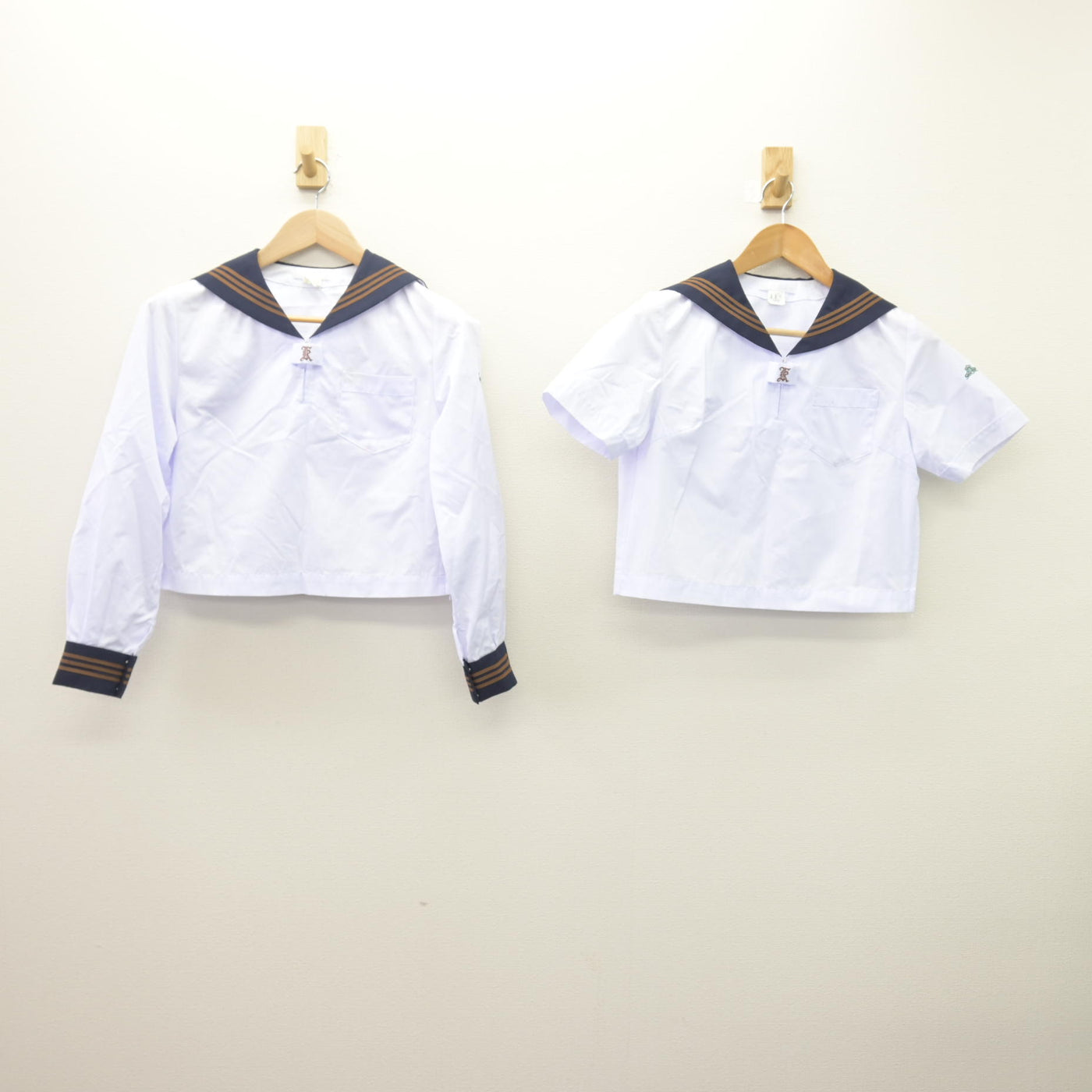 【中古】東京都 関東国際高等学校 女子制服 2点 (セーラー服) sf113810